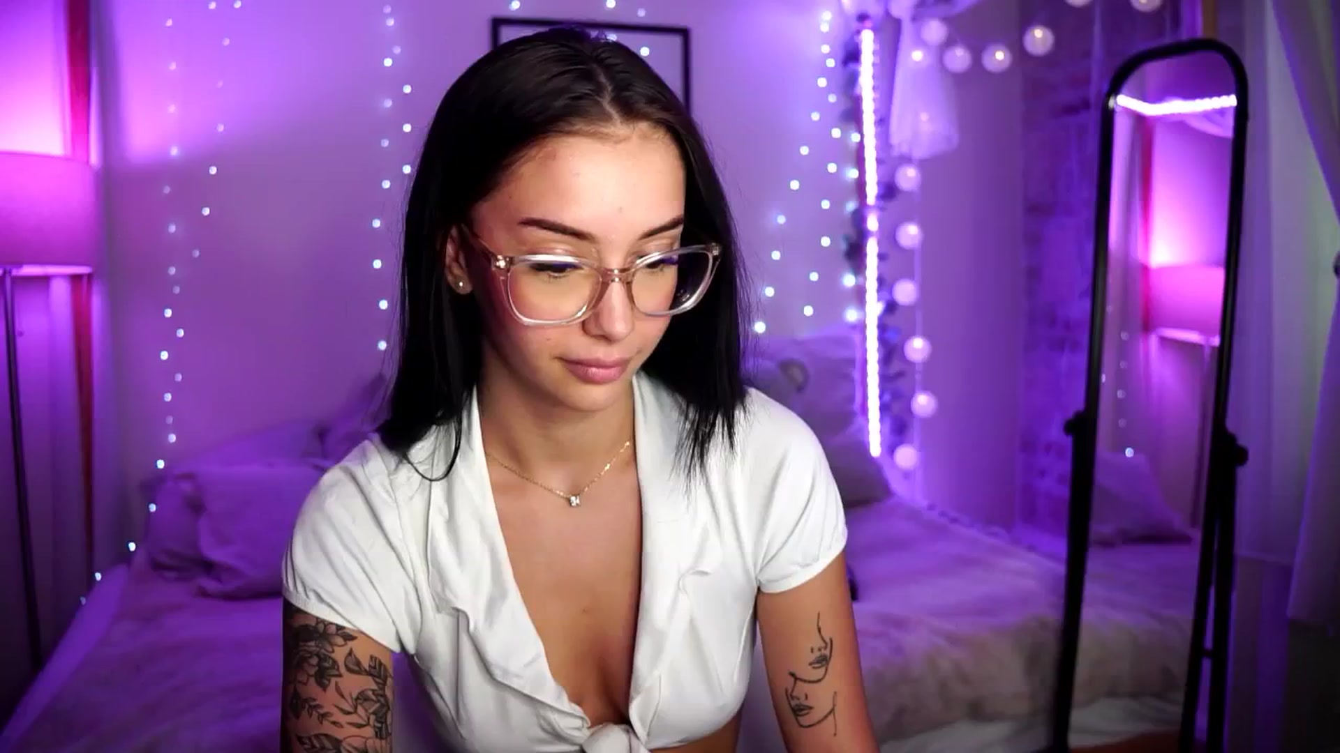 Gallery image thumbnail from Naomii18's myfreecams stream on, 09/06/2024, 14:14 image 14 of 20