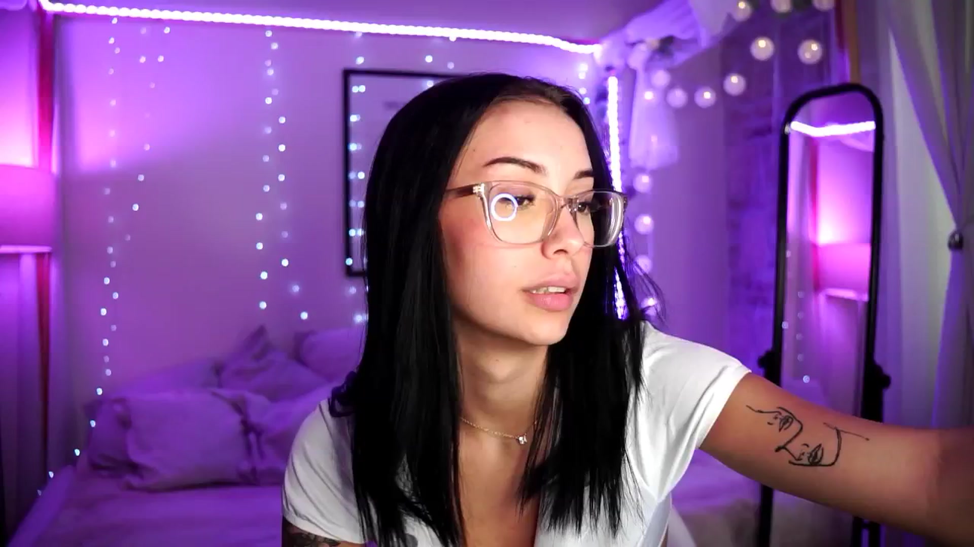 Gallery image thumbnail from Naomii18's myfreecams stream on, 09/06/2024, 14:14 image 8 of 20