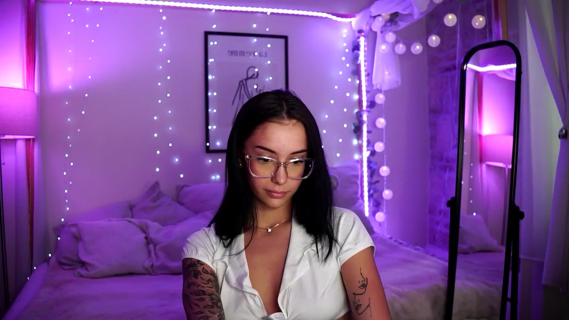 Gallery image thumbnail from Naomii18's myfreecams stream on, 09/06/2024, 14:14 image 16 of 20