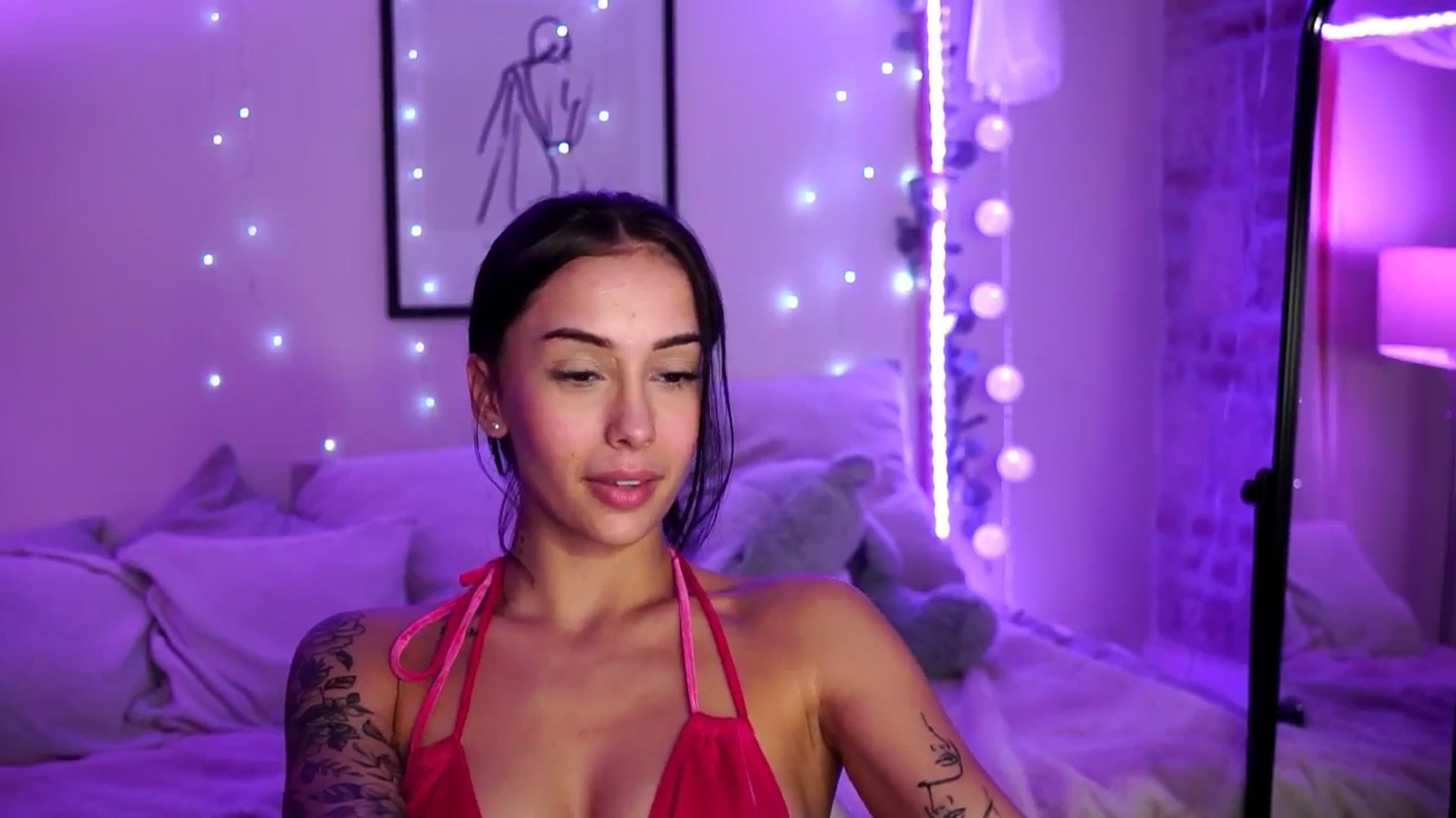 Gallery image thumbnail from Naomii18's myfreecams stream on, 09/08/2024, 18:36 image 13 of 20