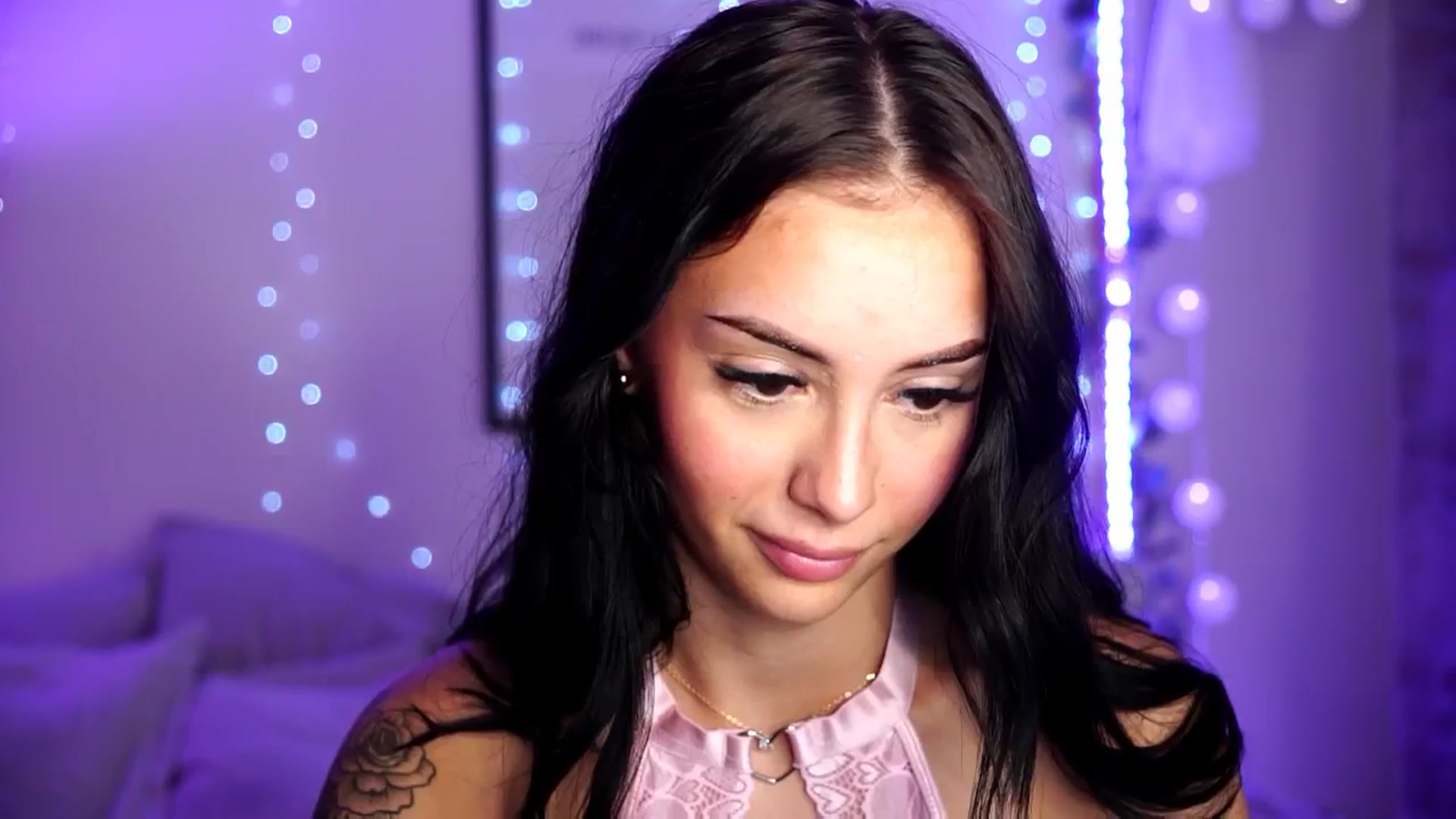 Gallery image thumbnail from Naomii18's myfreecams stream on, 09/12/2024, 13:30 image 18 of 20