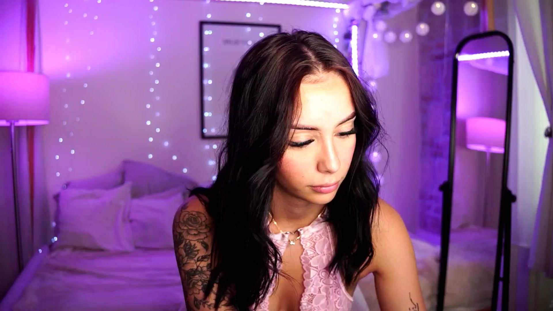 Gallery image thumbnail from Naomii18's myfreecams stream on, 09/12/2024, 13:30 image 6 of 20