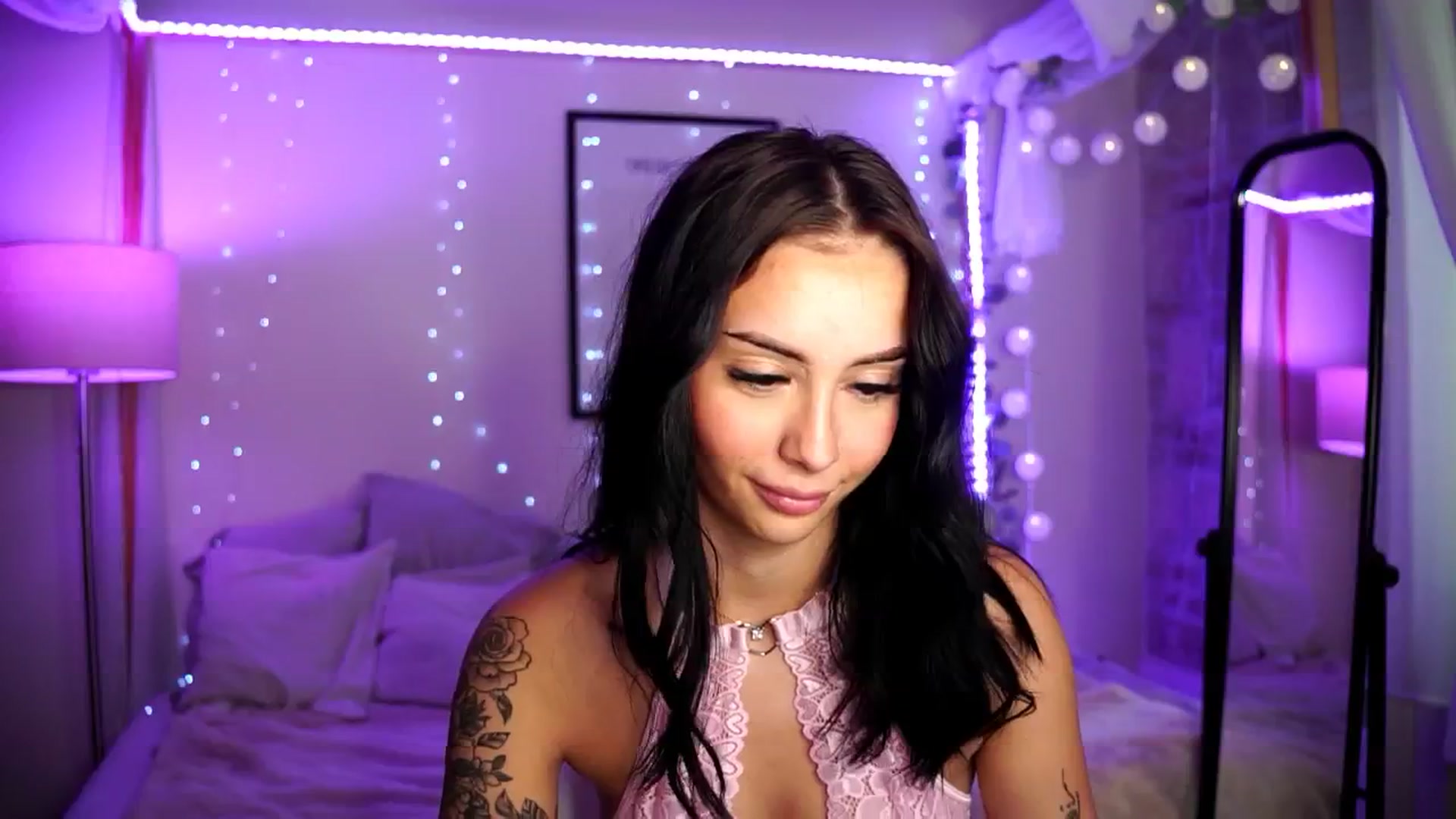 Gallery image thumbnail from Naomii18's myfreecams stream on, 09/12/2024, 13:30 image 19 of 20