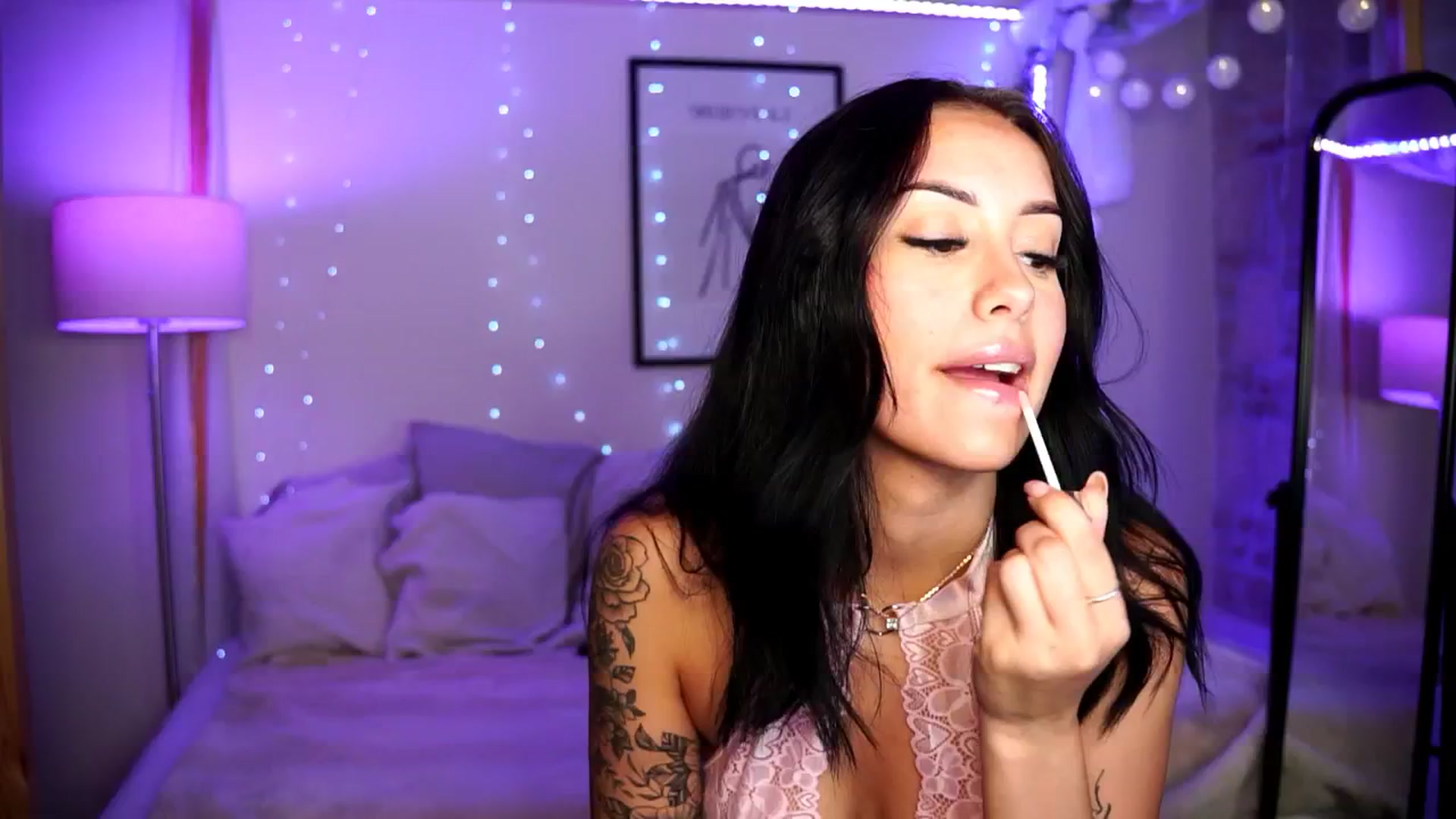 Gallery image thumbnail from Naomii18's myfreecams stream on, 09/12/2024, 16:10 image 1 of 20
