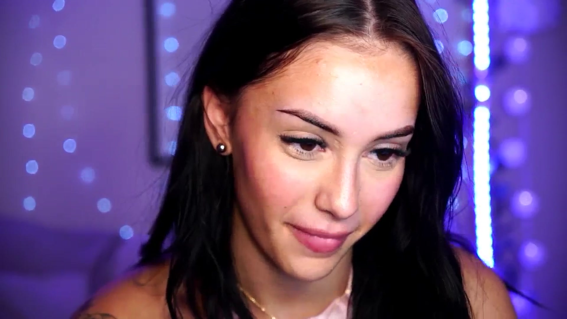 Gallery image thumbnail from Naomii18's myfreecams stream on, 09/12/2024, 16:10 image 11 of 20