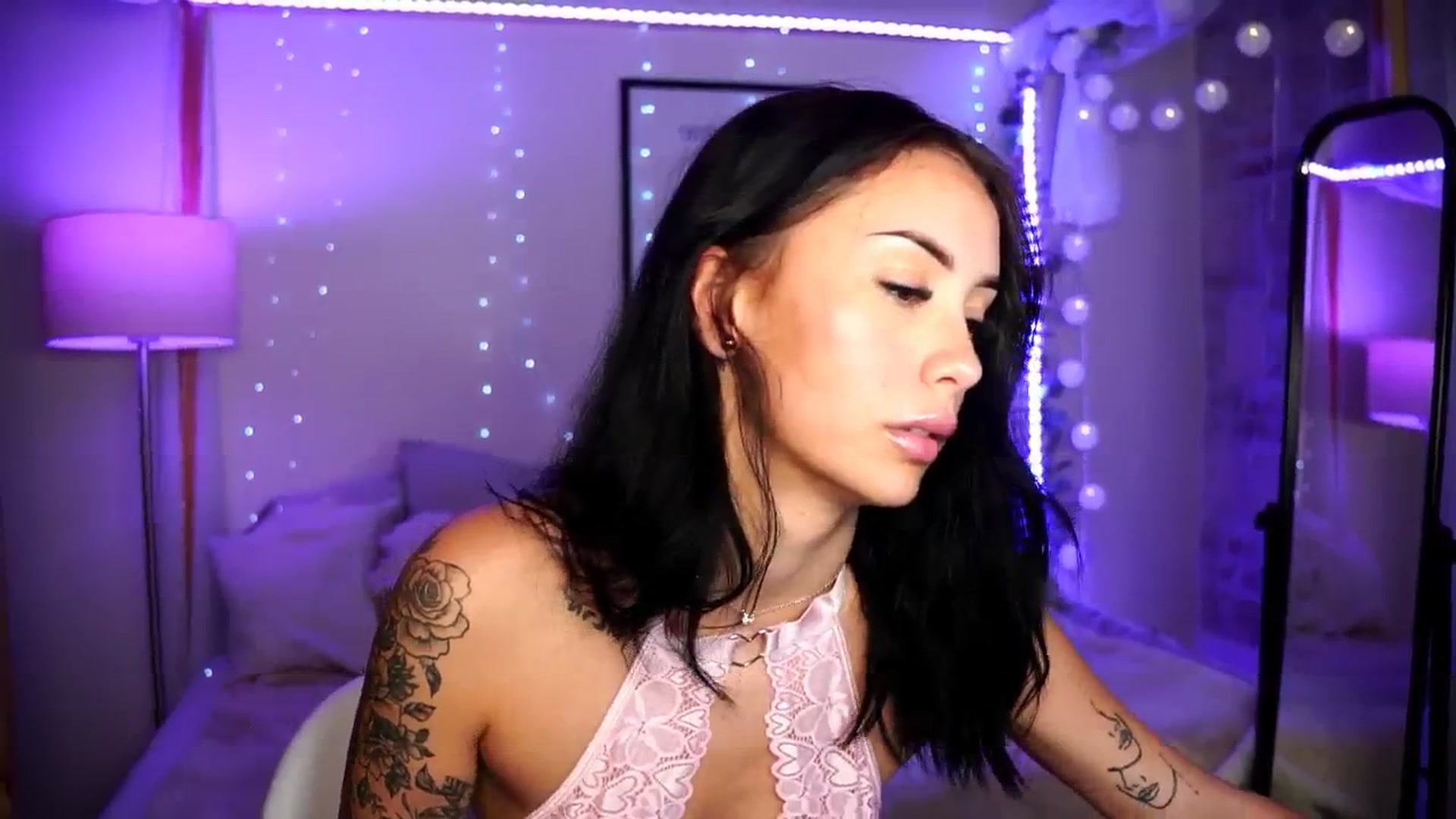 Gallery image thumbnail from Naomii18's myfreecams stream on, 09/12/2024, 16:10 image 4 of 20