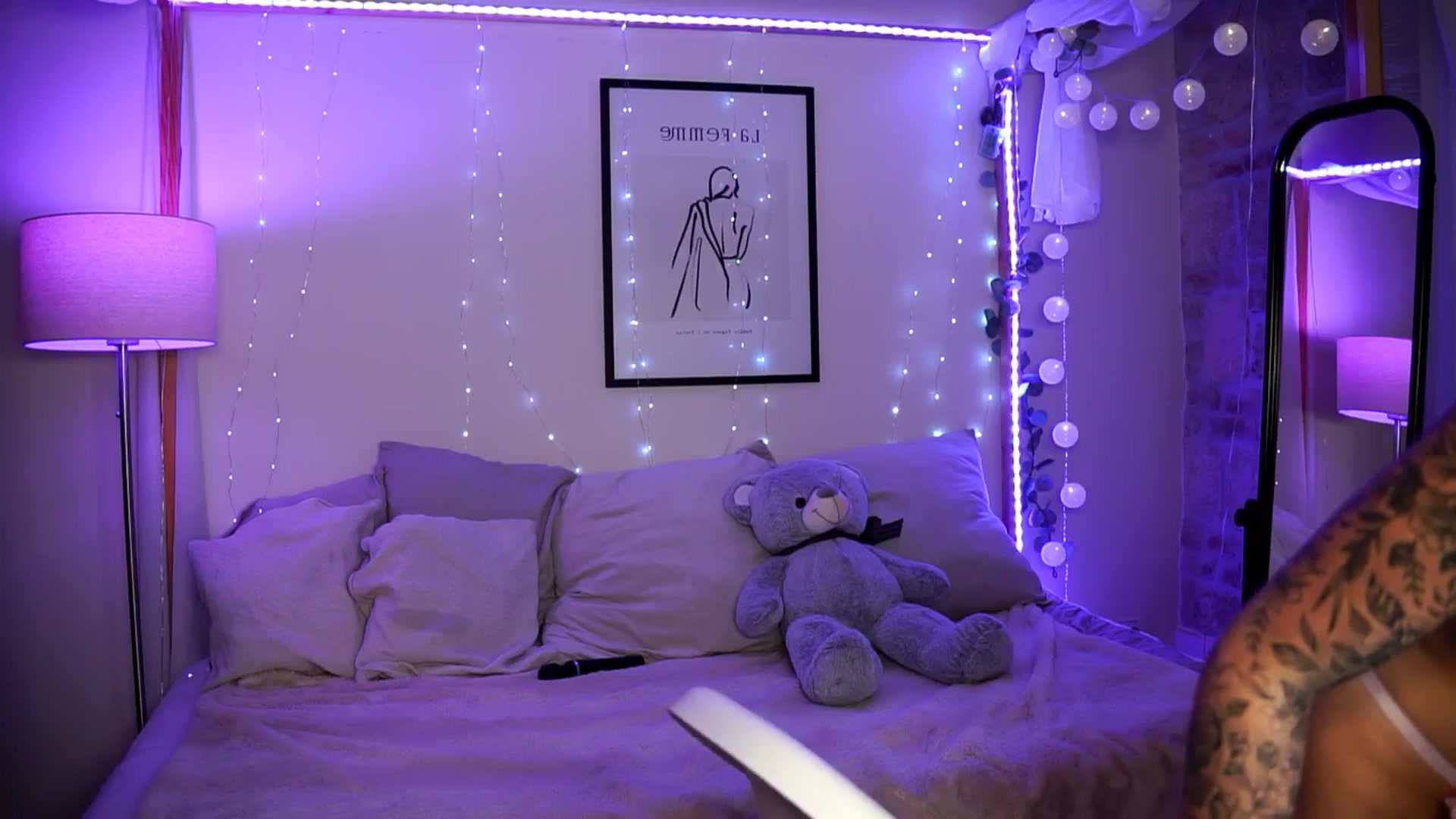 Gallery image thumbnail from Naomii18's myfreecams stream on, 09/12/2024, 16:10 image 19 of 20