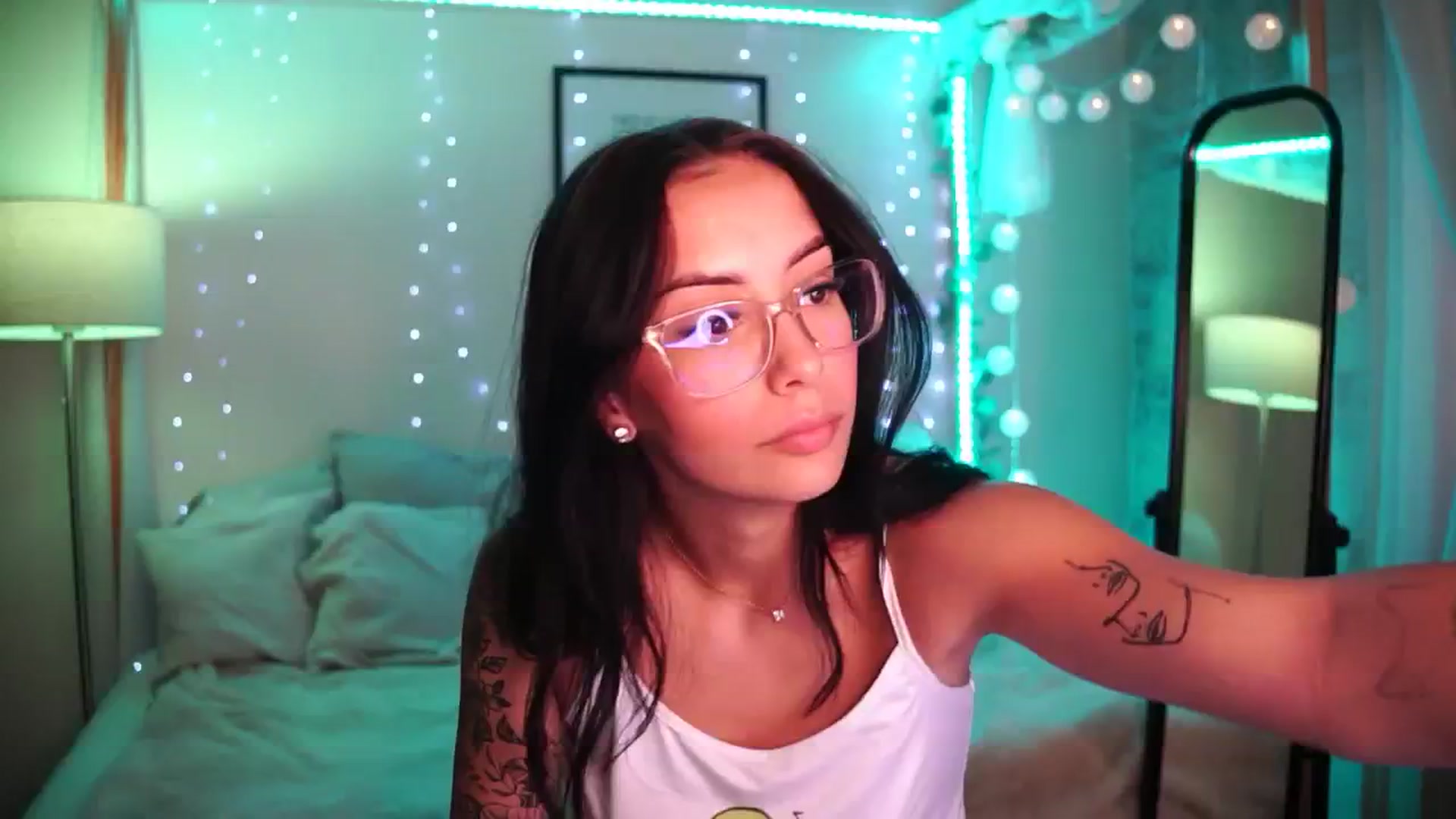 Gallery image thumbnail from Naomii18's myfreecams stream on, 09/13/2024, 13:18 image 7 of 20