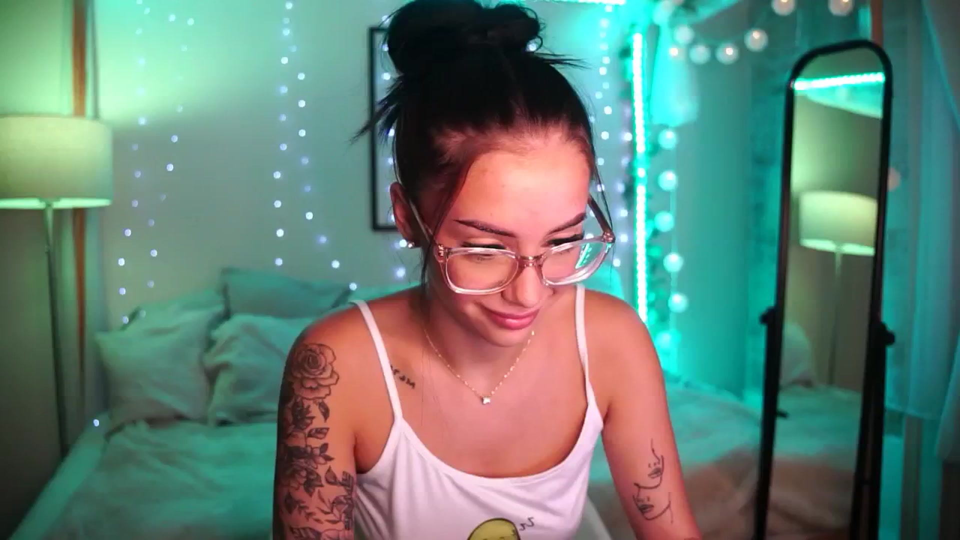 Gallery image thumbnail from Naomii18's myfreecams stream on, 09/13/2024, 13:18 image 3 of 20