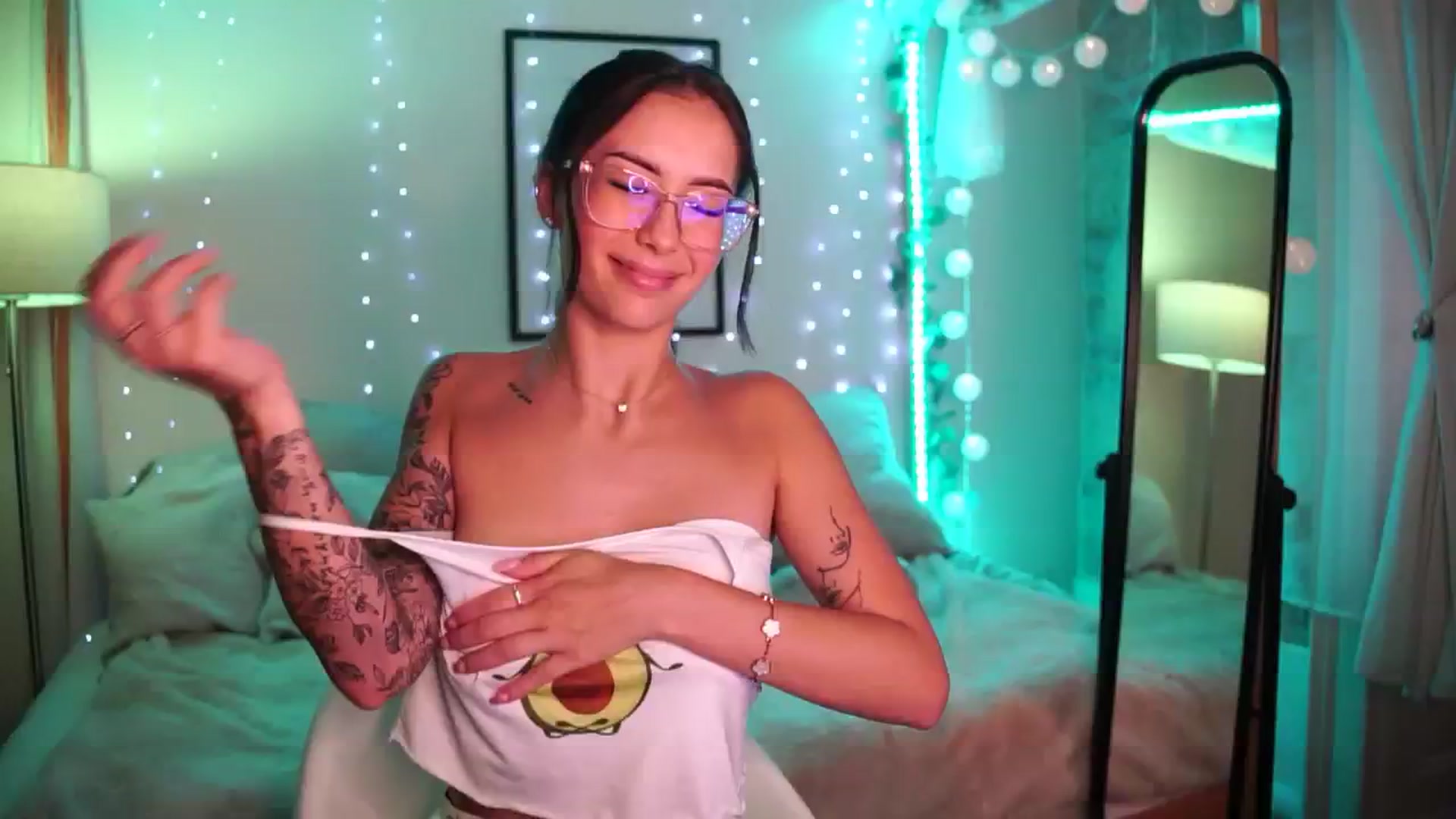 Gallery image thumbnail from Naomii18's myfreecams stream on, 09/13/2024, 13:18 image 18 of 20