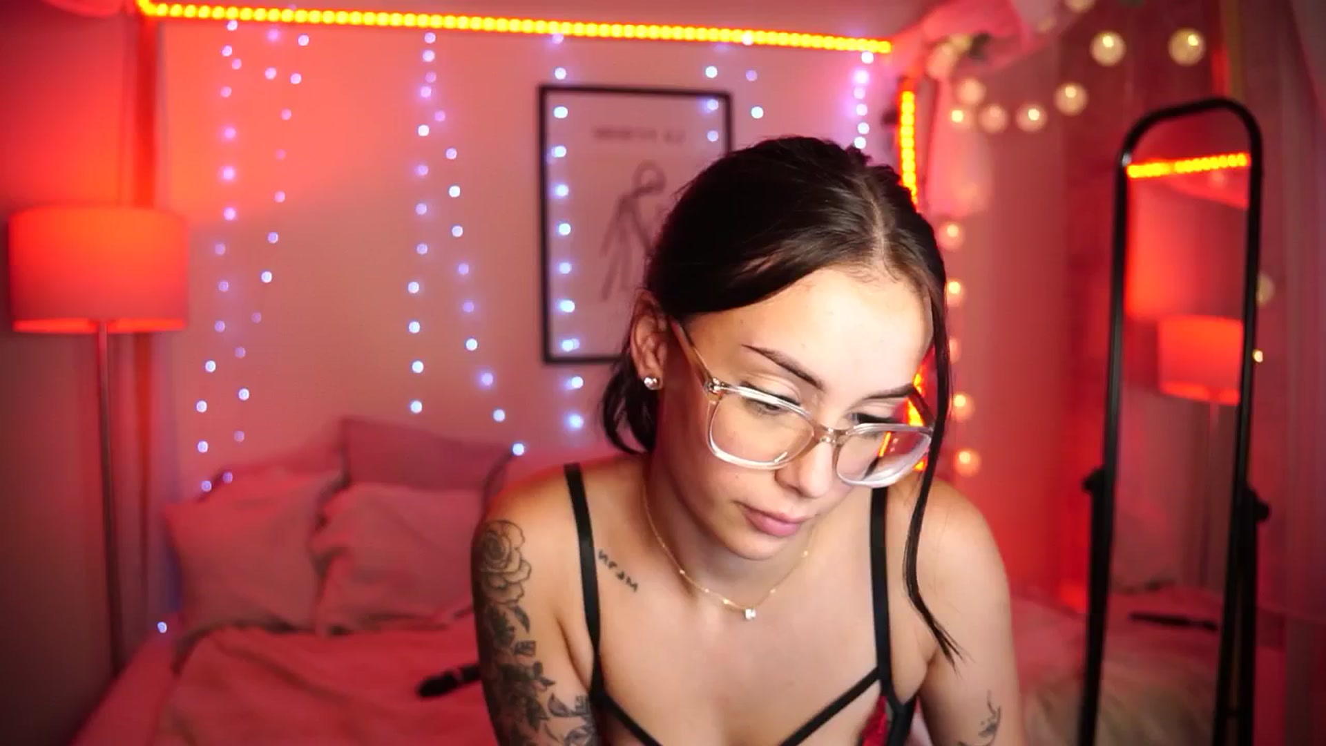 Gallery image thumbnail from Naomii18's myfreecams stream on, 09/13/2024, 16:37 image 16 of 20