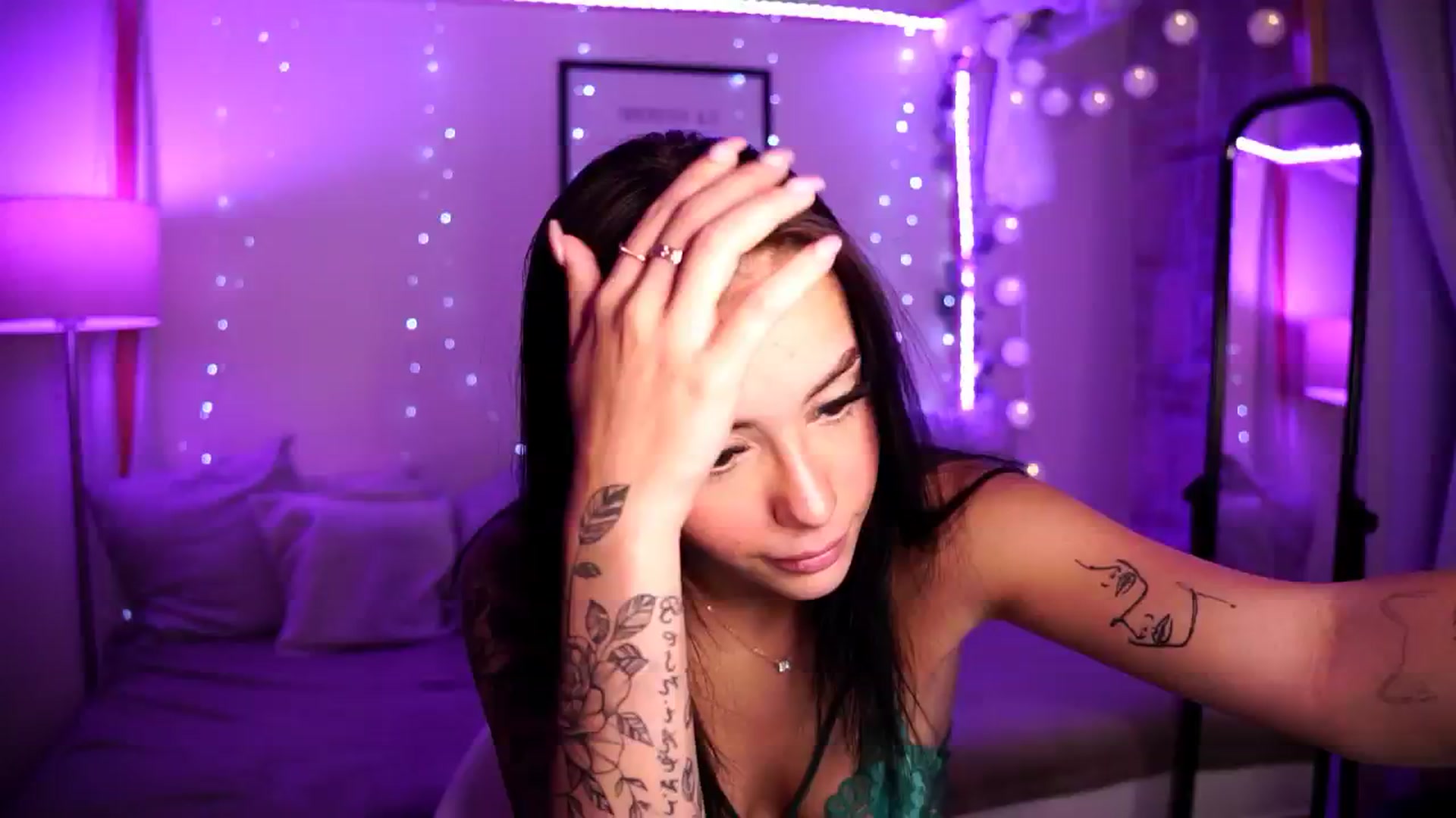 Gallery image thumbnail from Naomii18's myfreecams stream on, 09/15/2024, 18:13 image 11 of 20