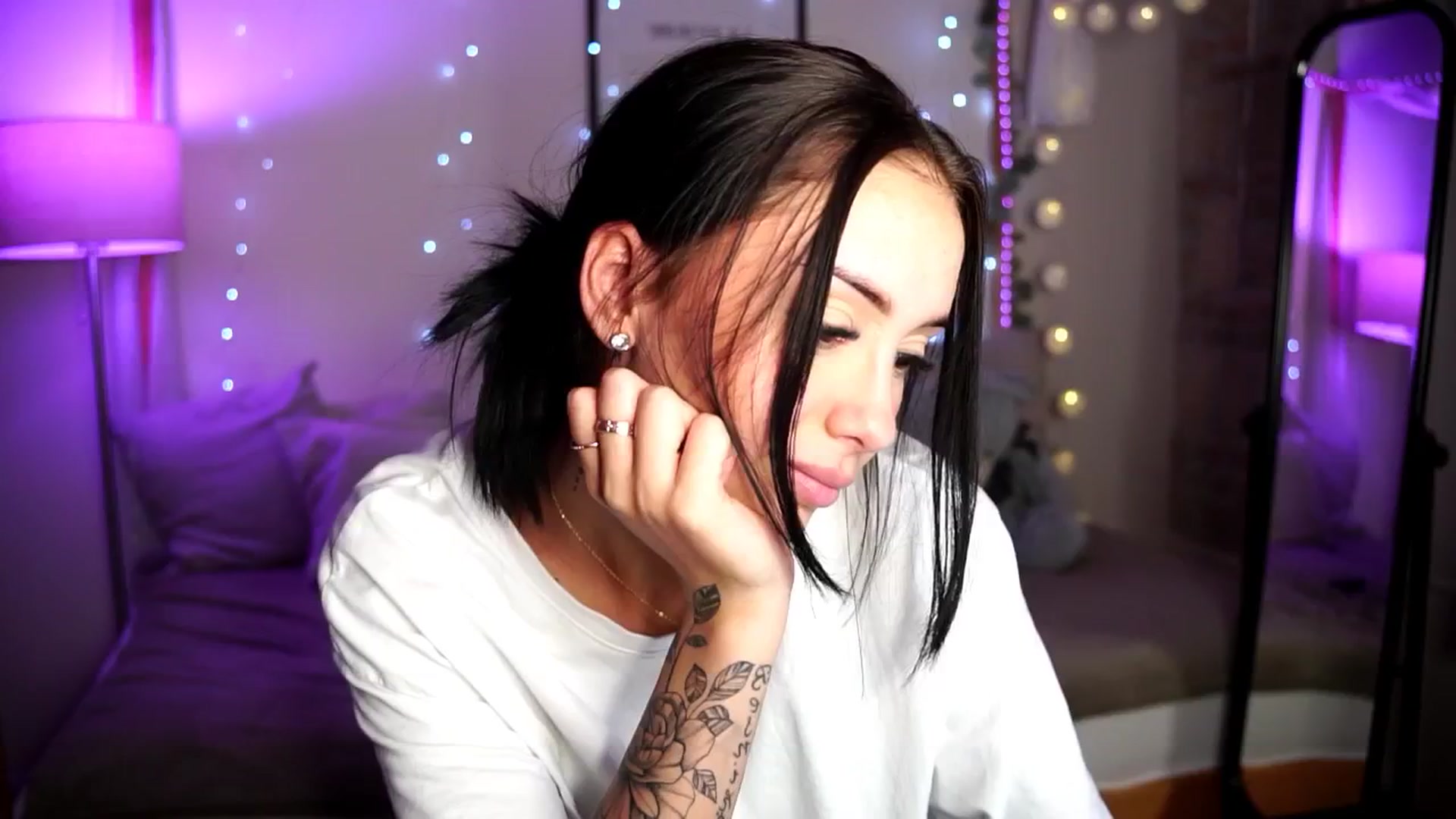 Gallery image thumbnail from Naomii18's myfreecams stream on, 09/15/2024, 20:42 image 16 of 20