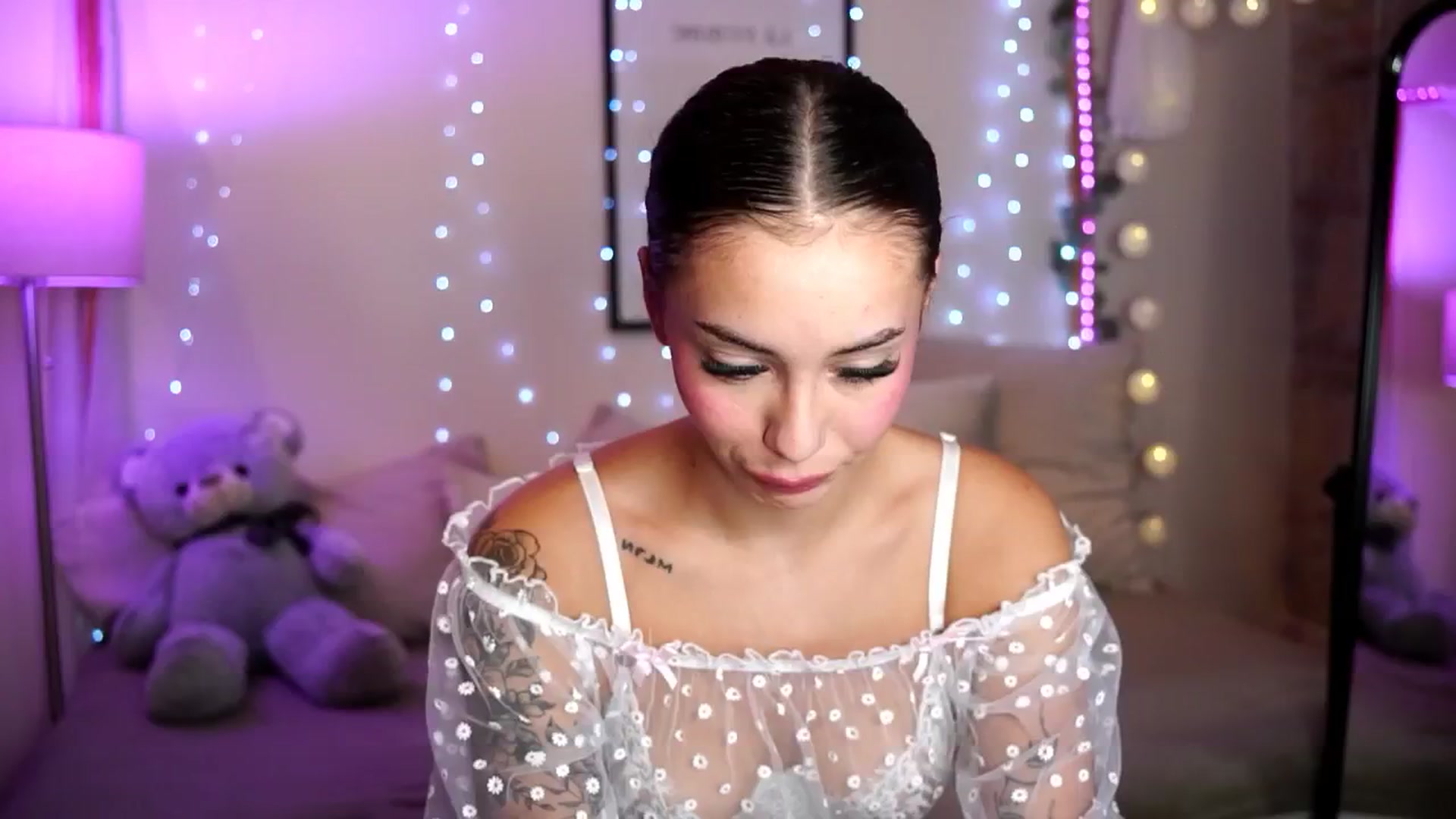 Gallery image thumbnail from Naomii18's myfreecams stream on, 09/17/2024, 16:39 image 9 of 20