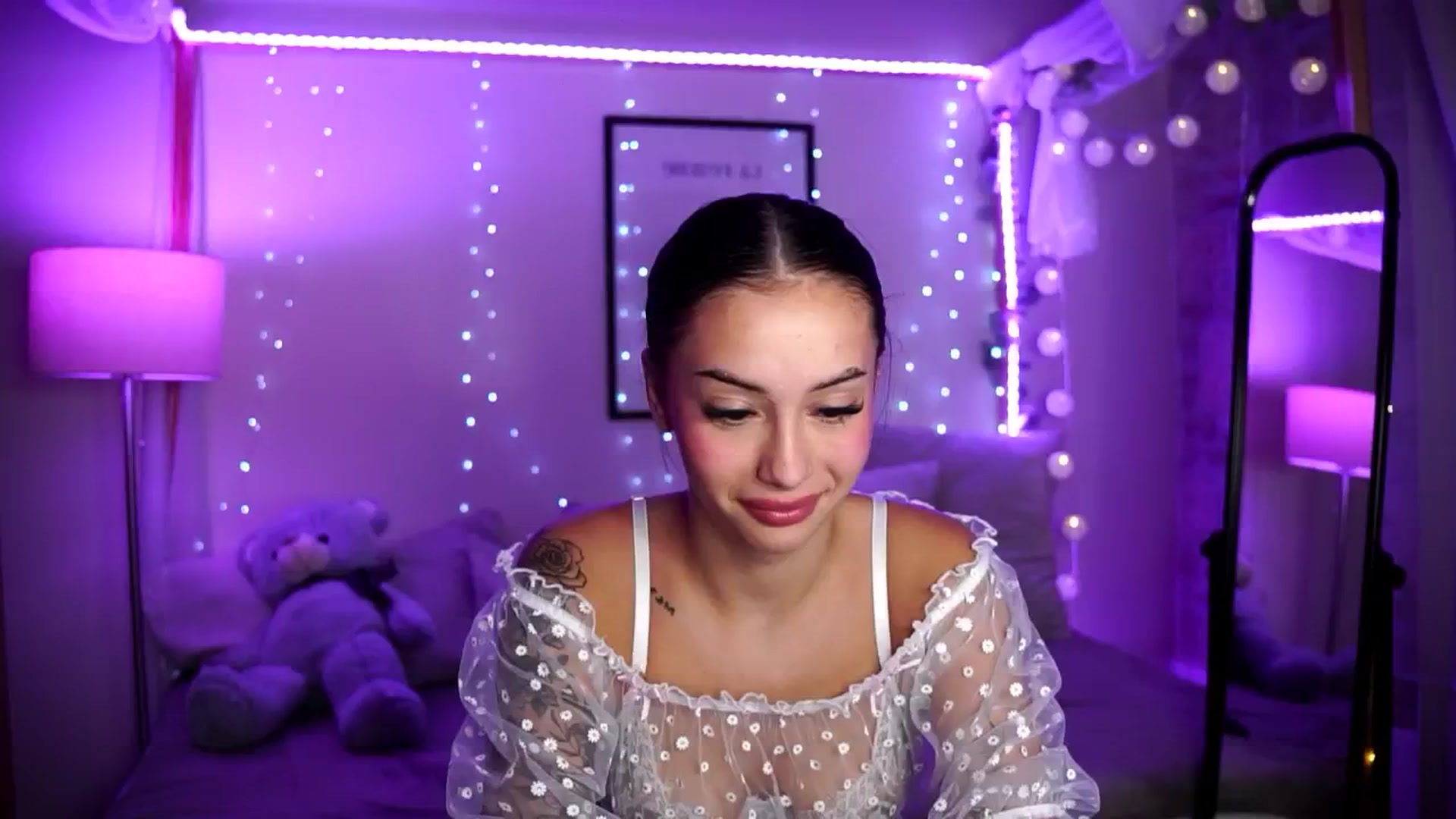 Gallery image thumbnail from Naomii18's myfreecams stream on, 09/17/2024, 18:22 image 8 of 20