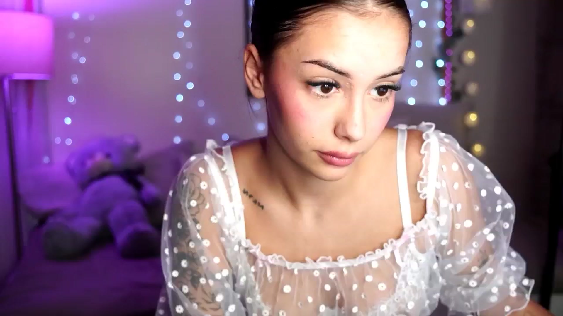 Gallery image thumbnail from Naomii18's myfreecams stream on, 09/17/2024, 18:22 image 2 of 20