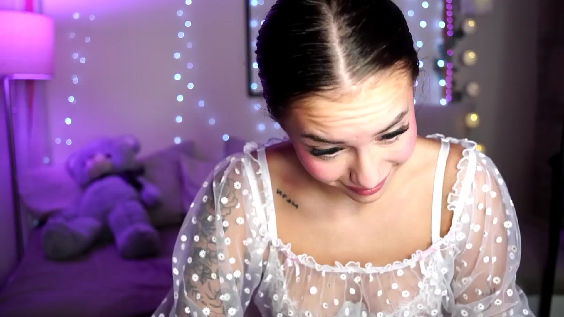 Gallery image thumbnail from Naomii18's myfreecams stream on, 09/17/2024, 18:22 image 3 of 20