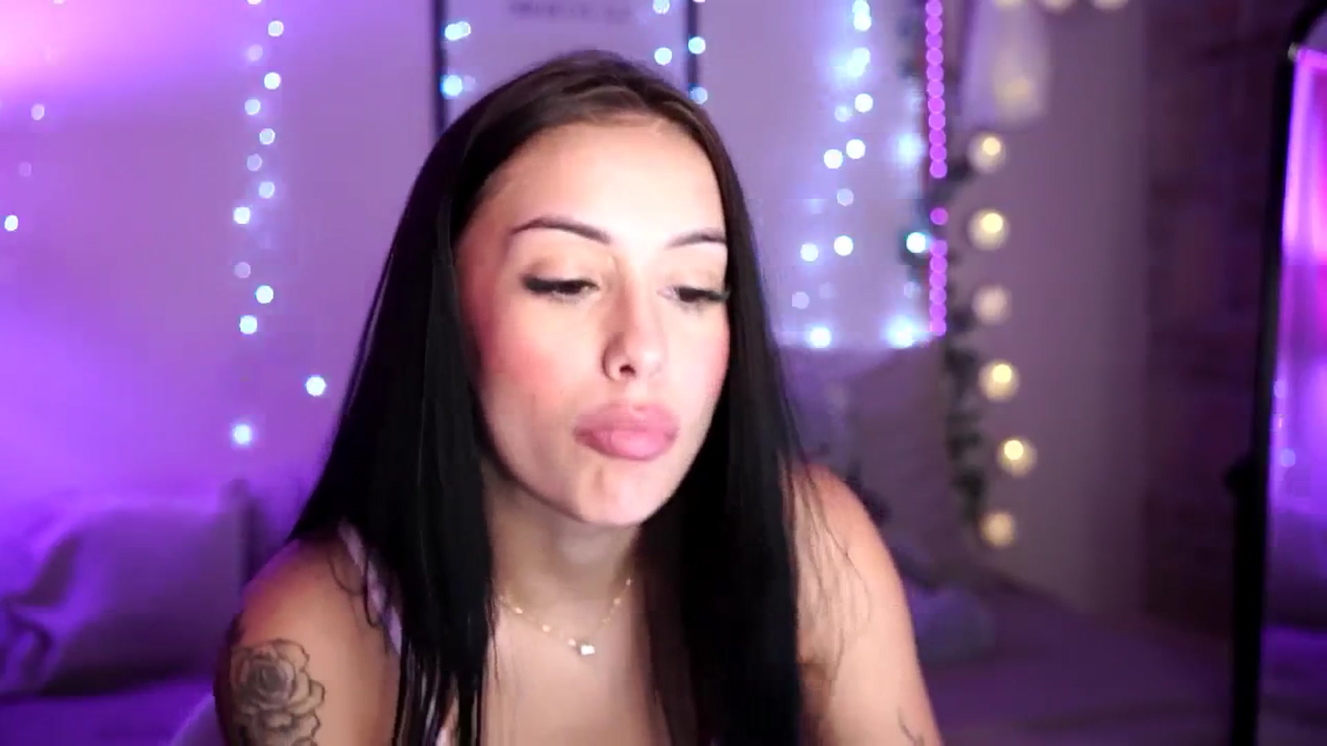 Gallery image thumbnail from Naomii18's myfreecams stream on, 09/19/2024, 17:55 image 18 of 20