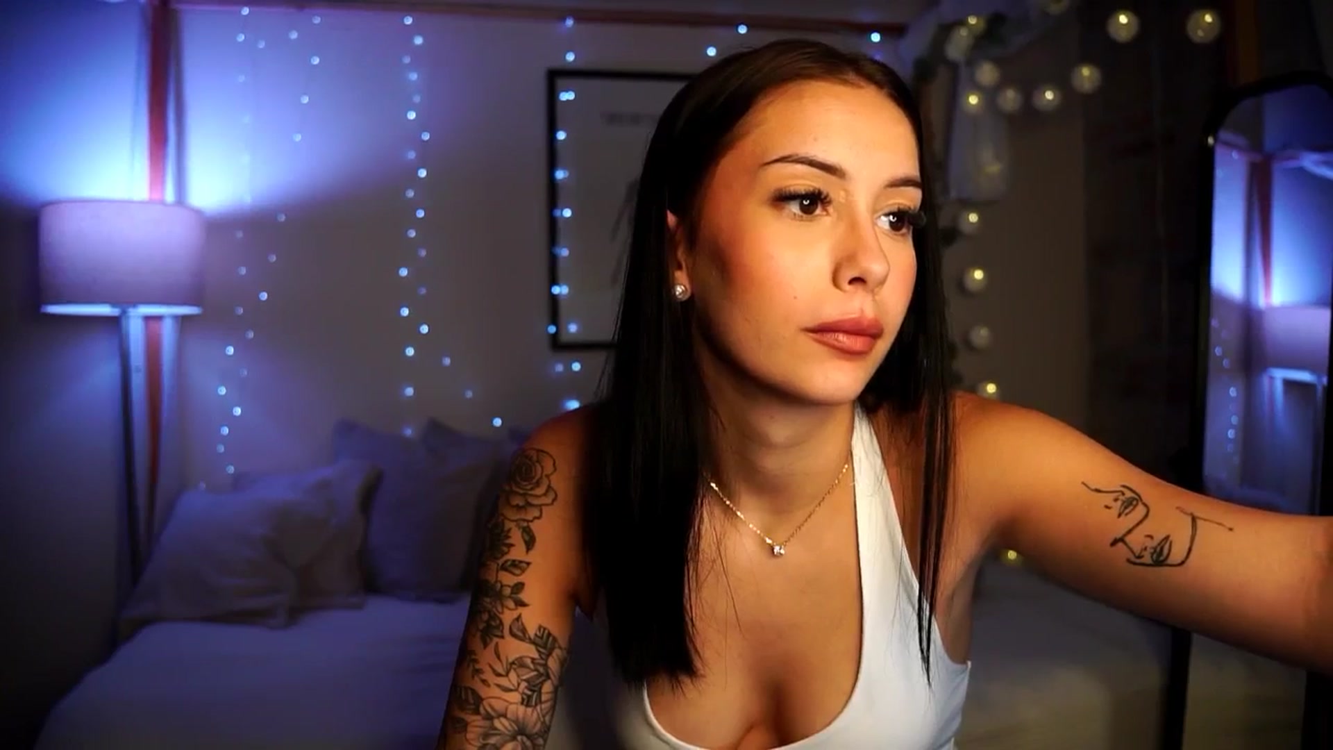 Gallery image thumbnail from Naomii18's myfreecams stream on, 09/21/2024, 16:45 image 3 of 20