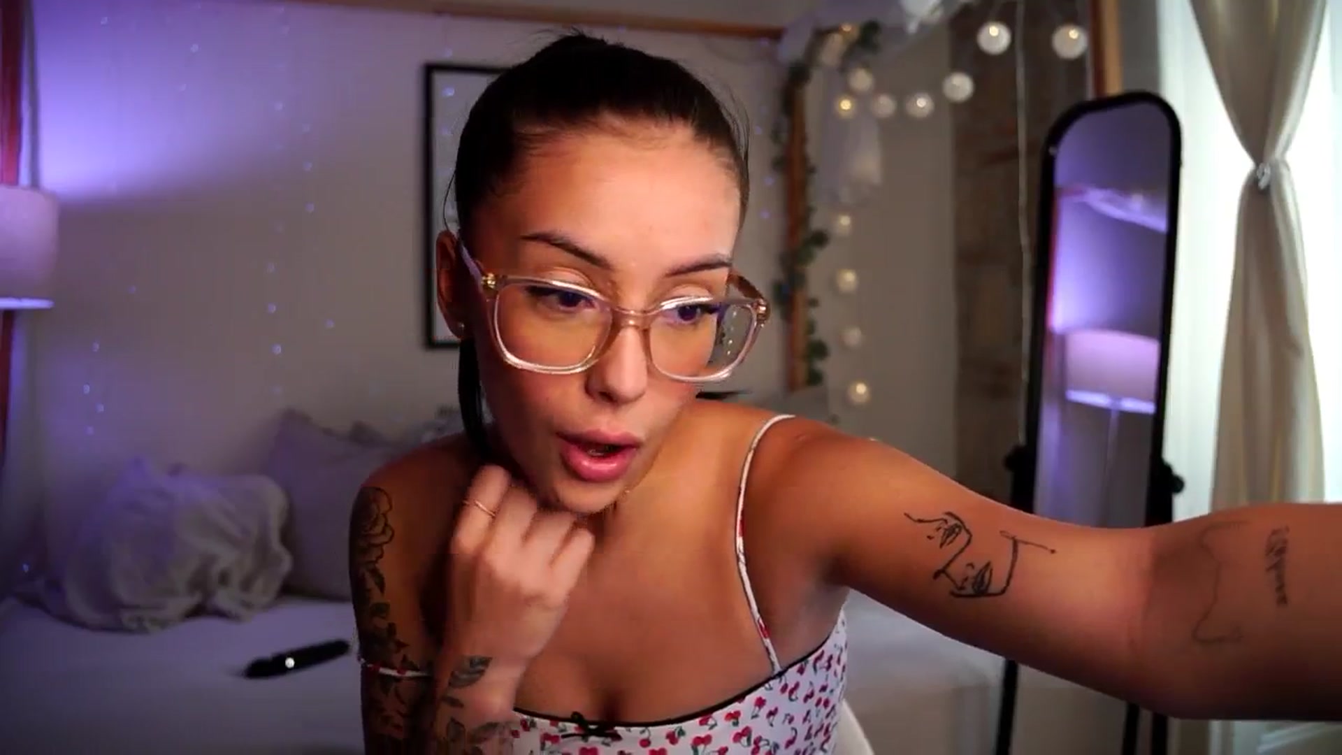 Gallery image thumbnail from Naomii18's myfreecams stream on, 09/23/2024, 12:46 image 5 of 20
