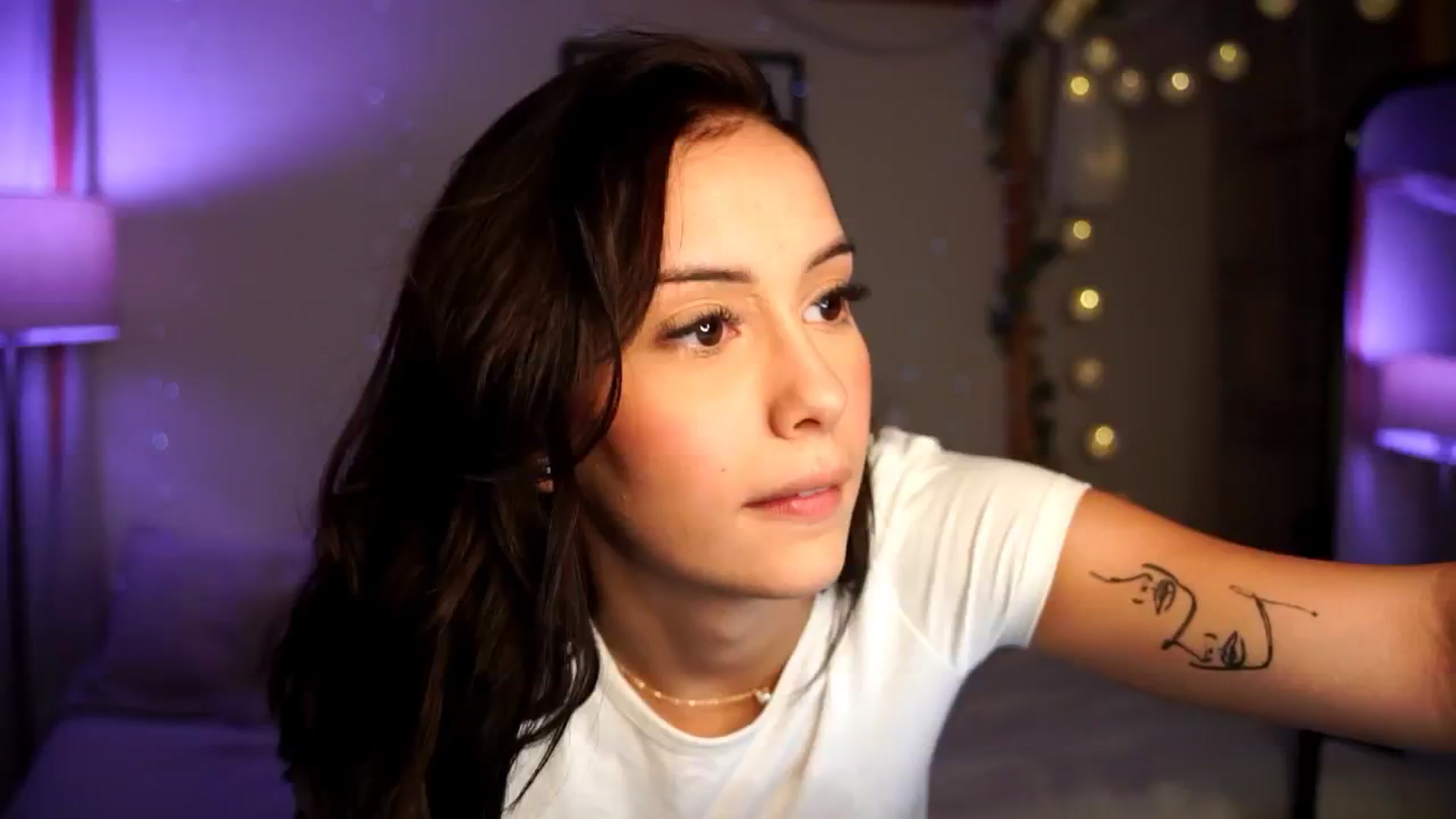 Gallery image thumbnail from Naomii18's myfreecams stream on, 09/27/2024, 15:33 image 8 of 20