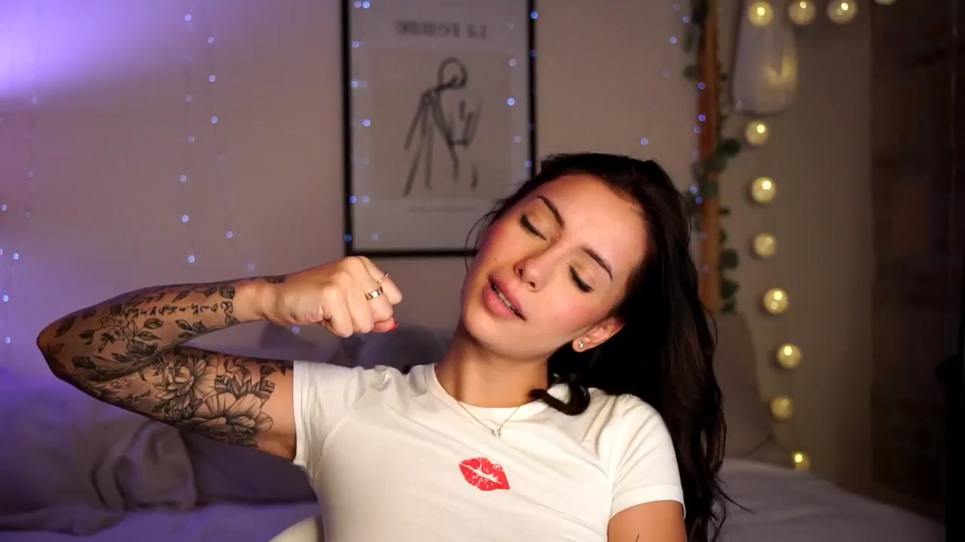 Gallery image thumbnail from Naomii18's myfreecams stream on, 09/27/2024, 15:33 image 5 of 20