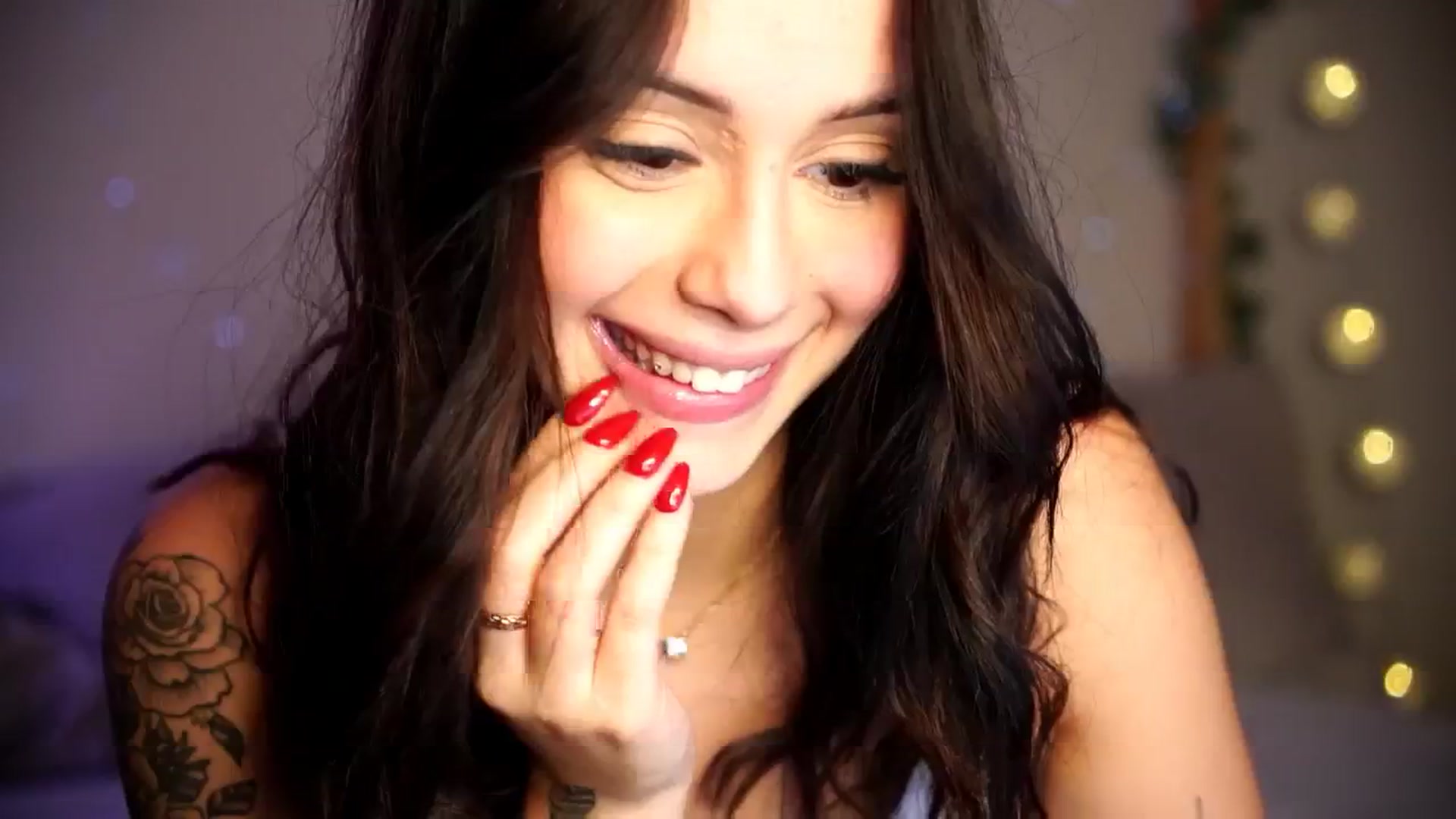 Gallery image thumbnail from Naomii18's myfreecams stream on, 09/27/2024, 18:30 image 12 of 20