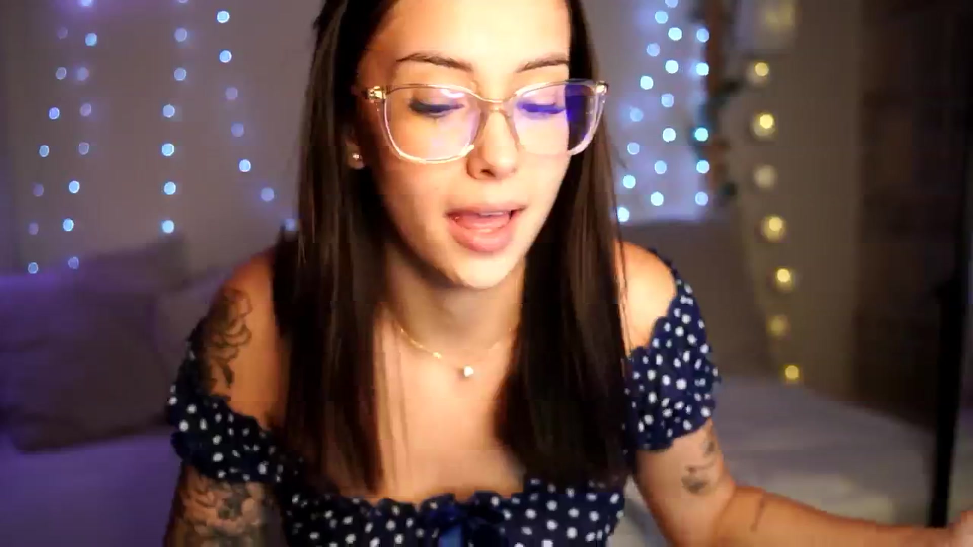 Gallery image thumbnail from Naomii18's myfreecams stream on, 09/28/2024, 20:00 image 9 of 20