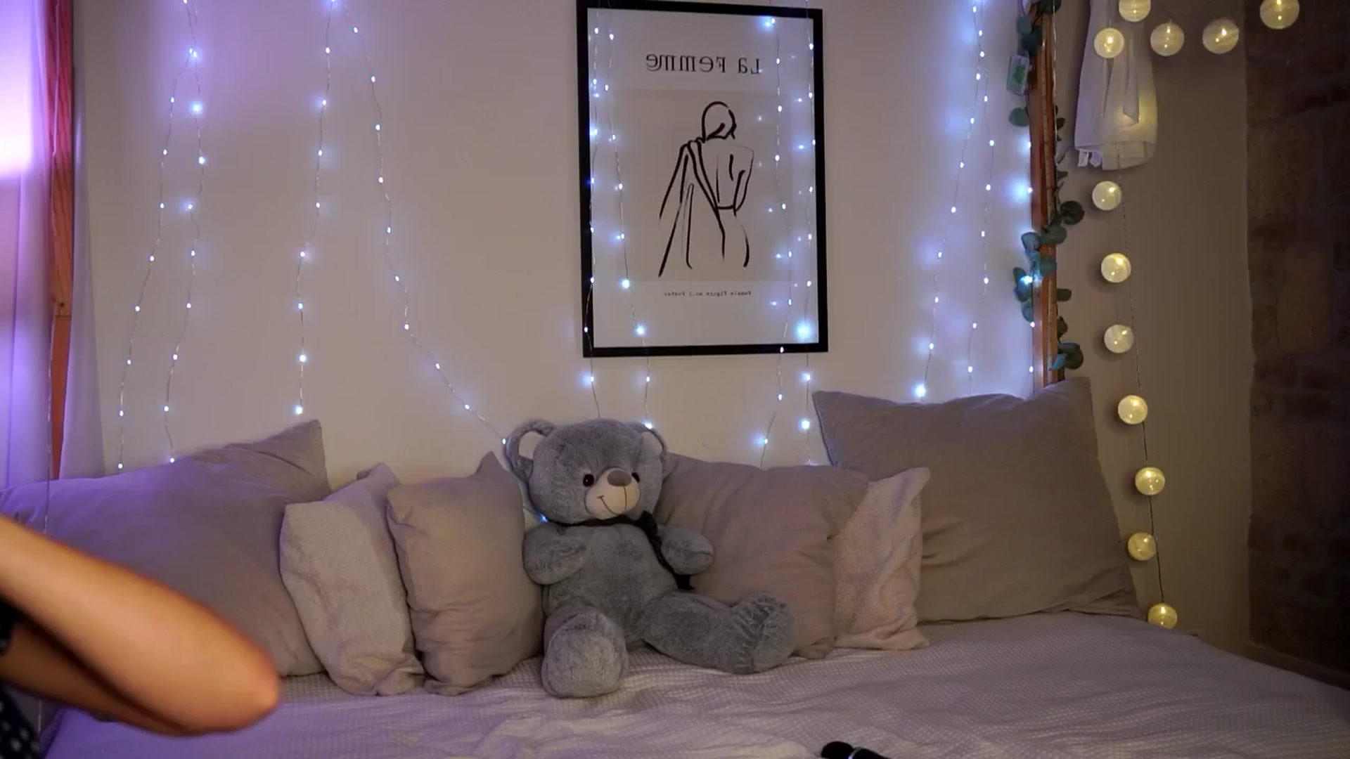 Gallery image thumbnail from Naomii18's myfreecams stream on, 09/28/2024, 20:00 image 19 of 20
