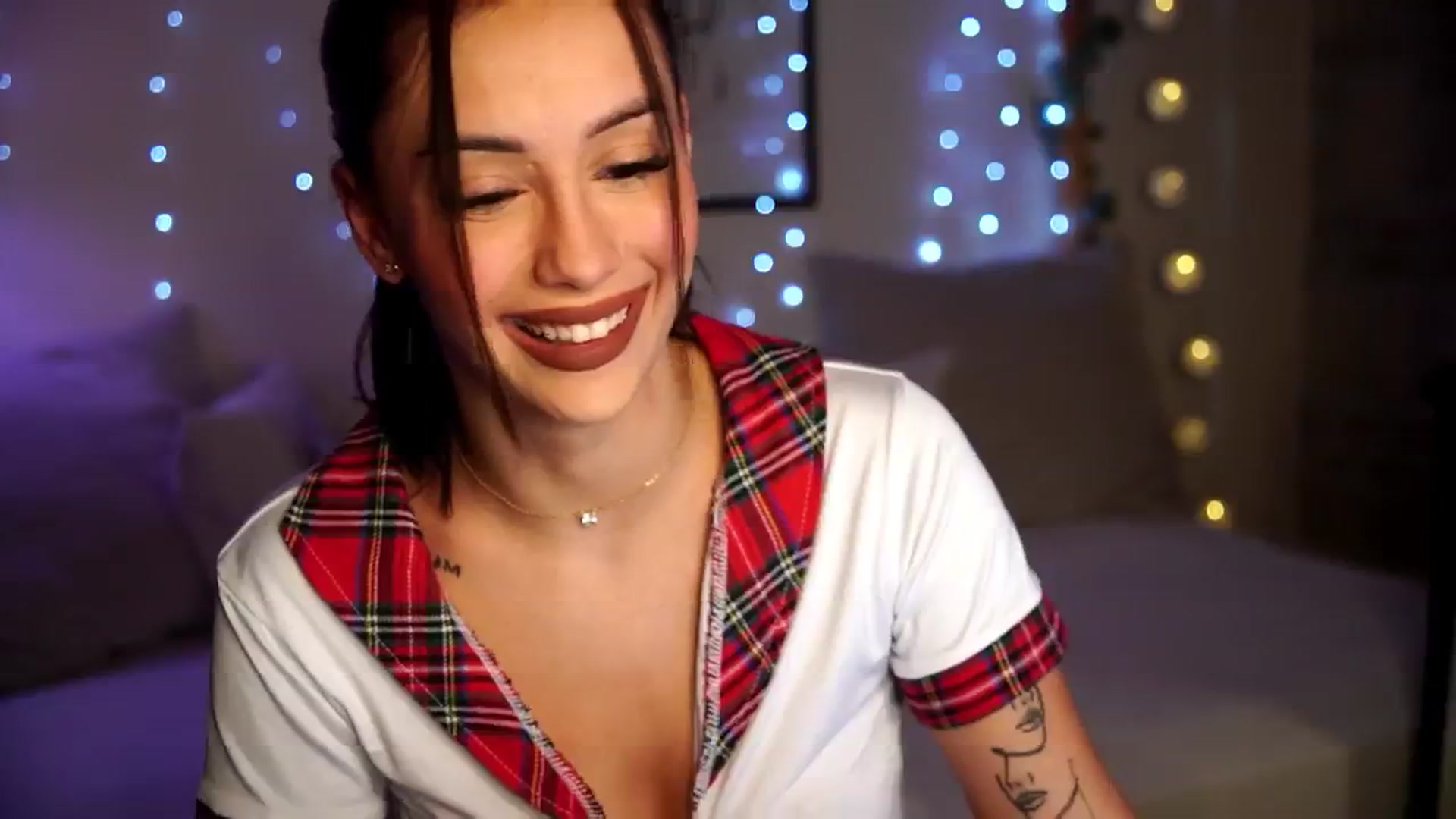 Gallery image thumbnail from Naomii18's myfreecams stream on, 09/29/2024, 18:41 image 5 of 20