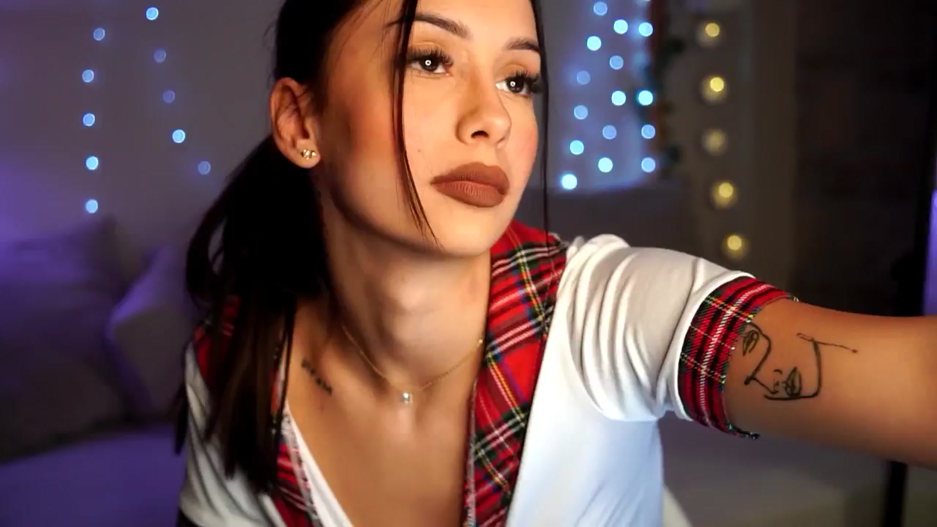 Gallery image thumbnail from Naomii18's myfreecams stream on, 09/29/2024, 18:41 image 18 of 20