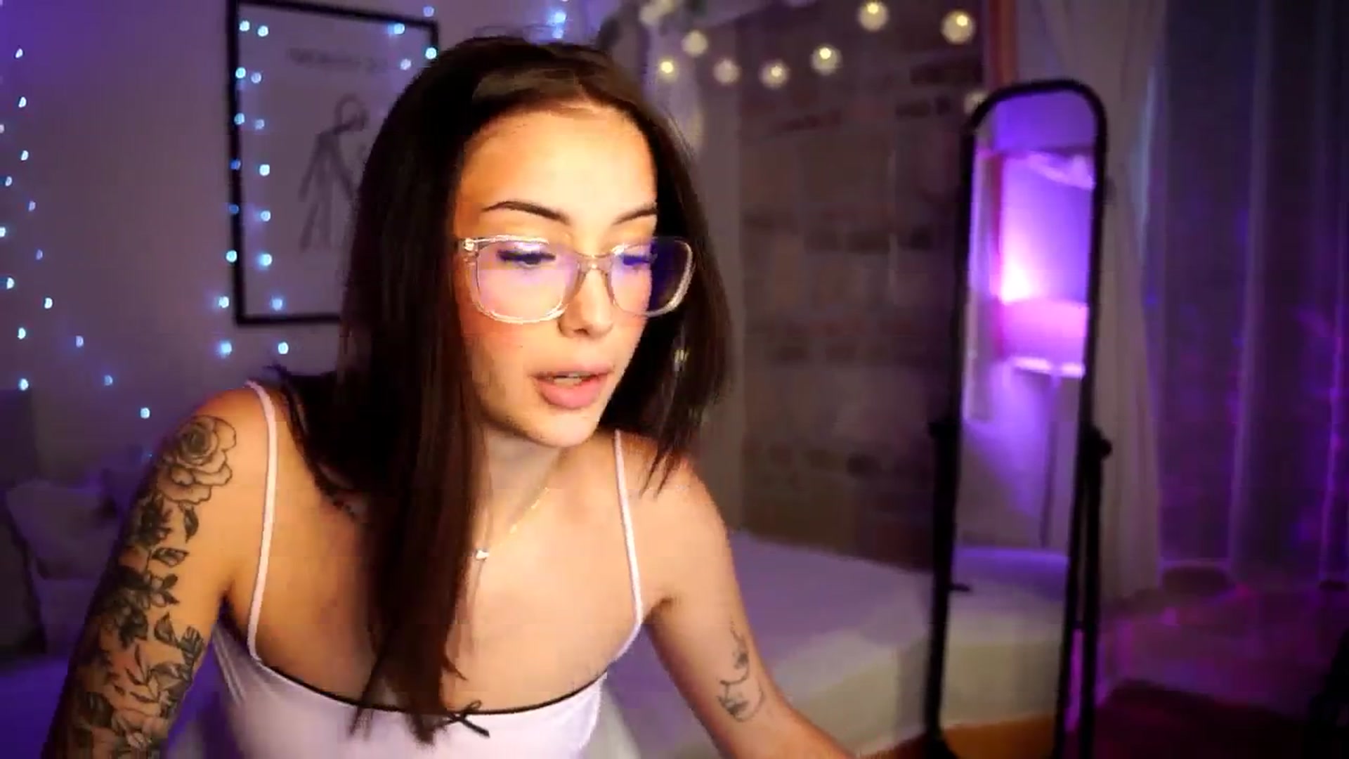 Gallery image thumbnail from Naomii18's myfreecams stream on, 10/01/2024, 16:10 image 9 of 20