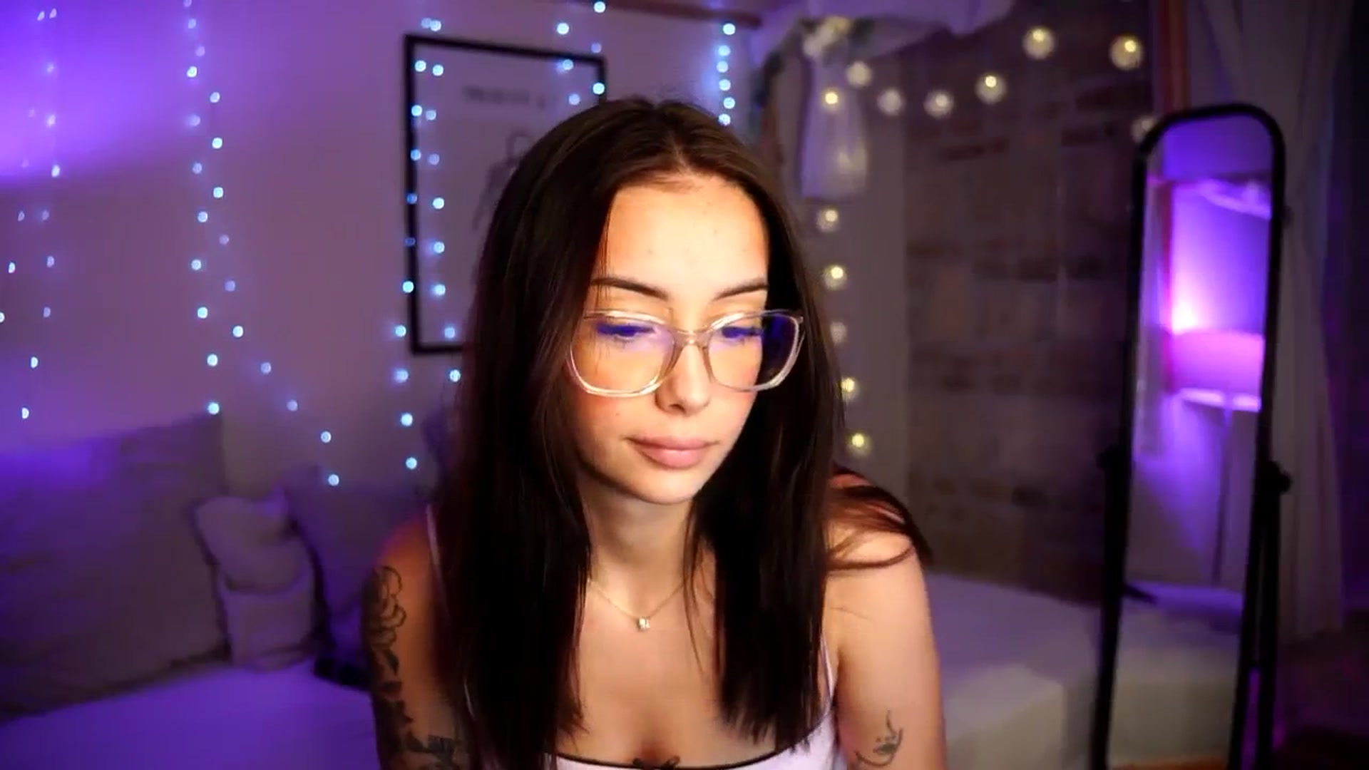 Gallery image thumbnail from Naomii18's myfreecams stream on, 10/01/2024, 16:10 image 18 of 20