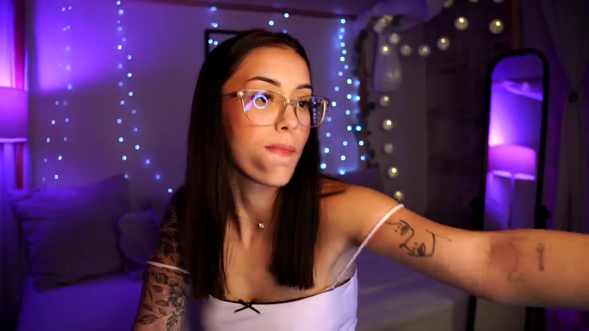 Gallery image thumbnail from Naomii18's myfreecams stream on, 10/01/2024, 18:34 image 4 of 20