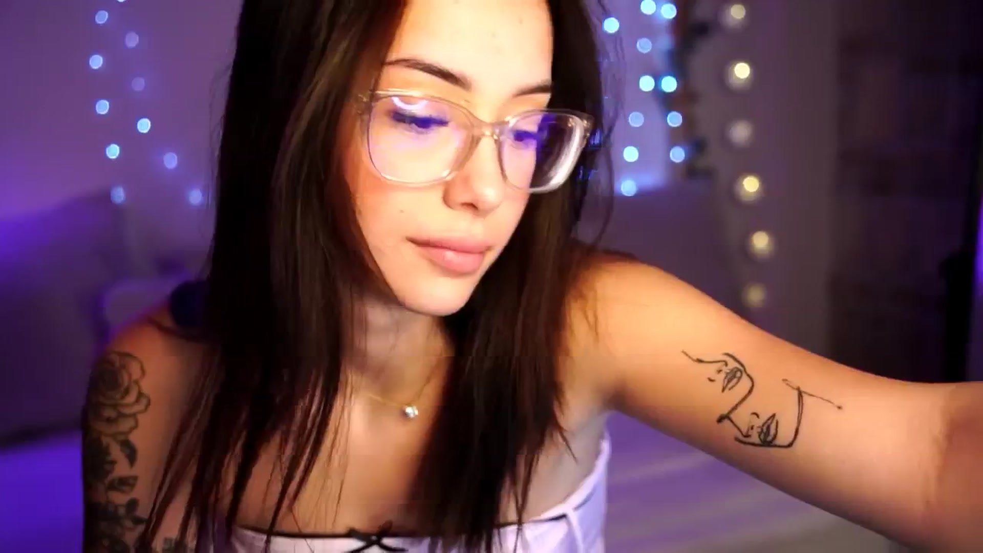 Gallery image thumbnail from Naomii18's myfreecams stream on, 10/01/2024, 18:34 image 7 of 20