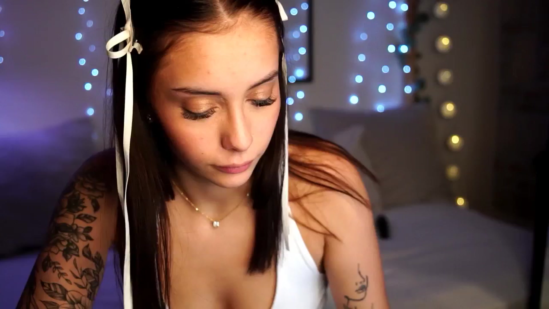 Gallery image thumbnail from Naomii18's myfreecams stream on, 10/03/2024, 16:41 image 19 of 20