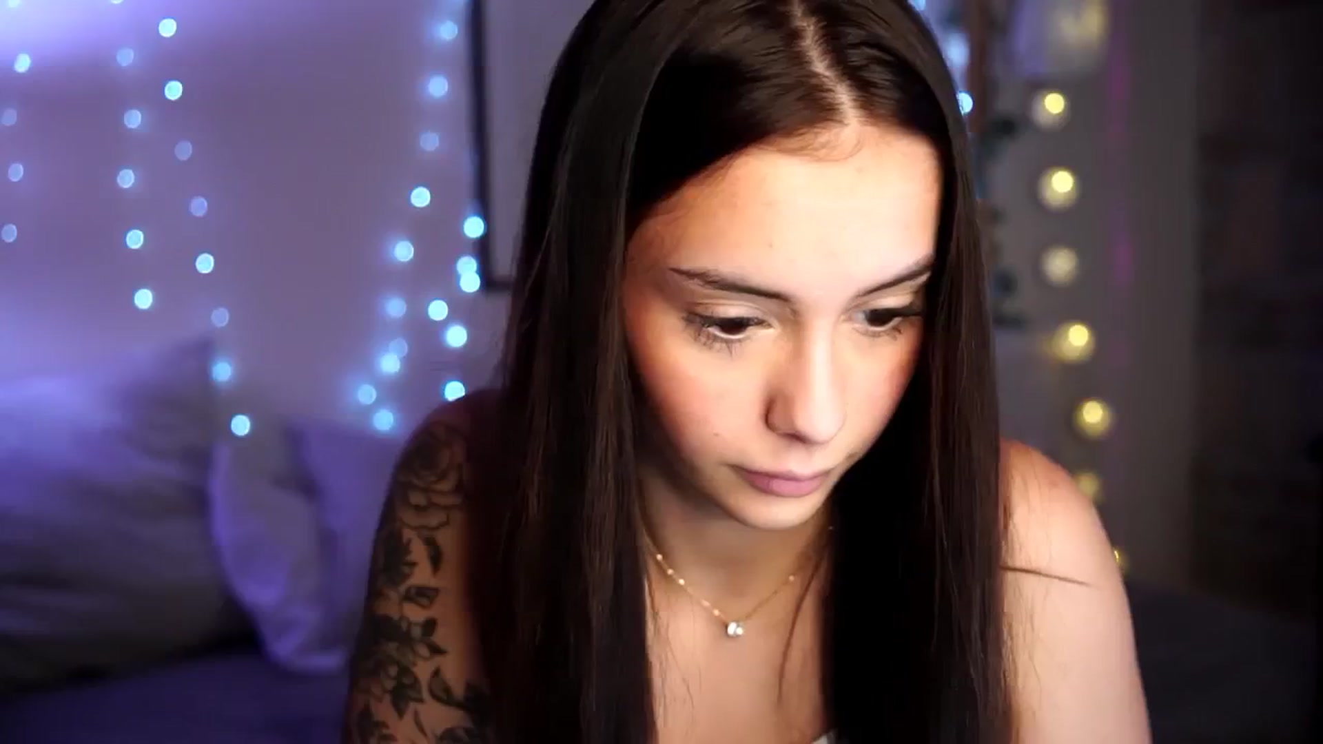 Gallery image thumbnail from Naomii18's myfreecams stream on, 10/04/2024, 15:55 image 14 of 20
