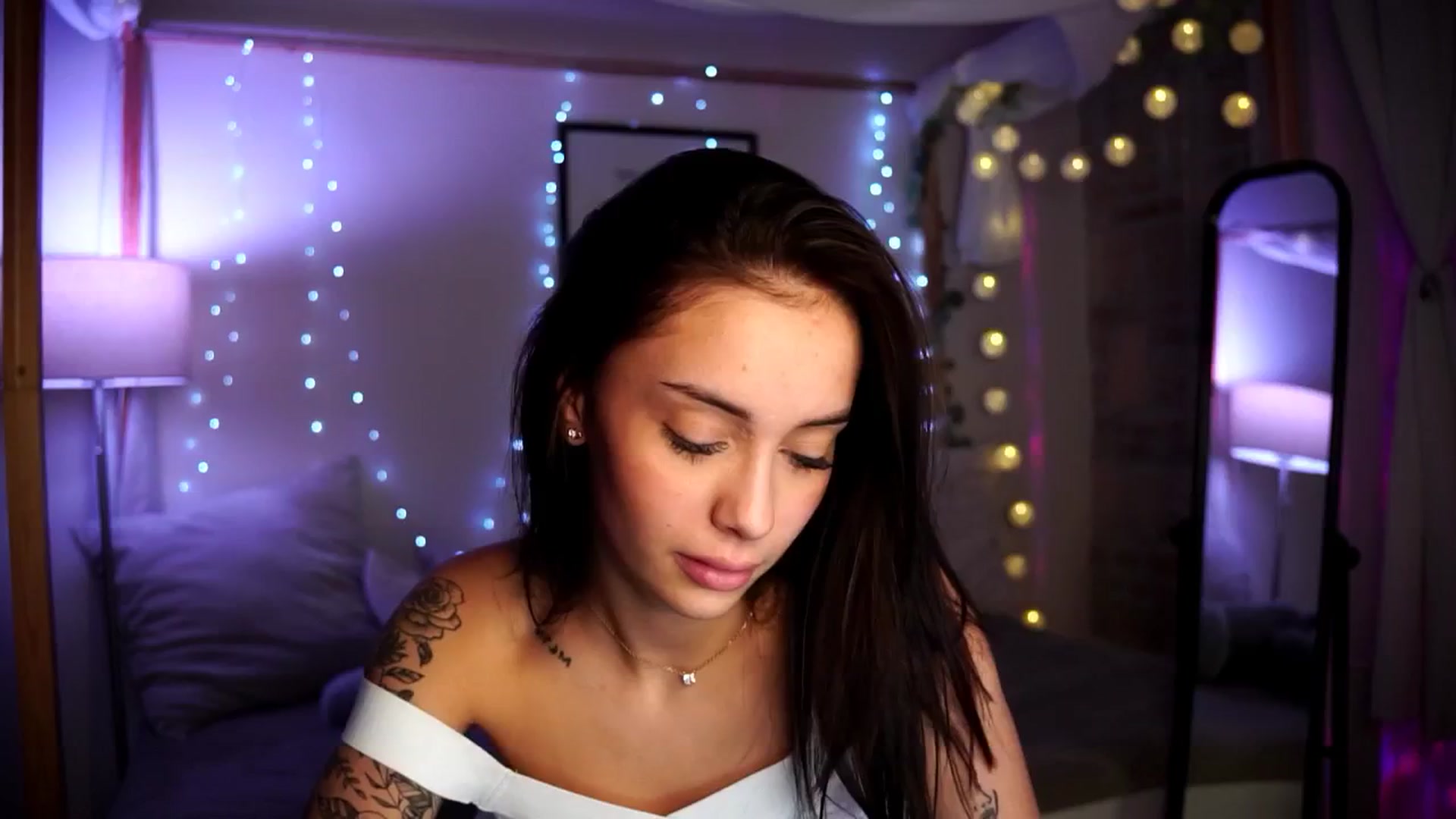 Gallery image thumbnail from Naomii18's myfreecams stream on, 10/04/2024, 18:09 image 18 of 20