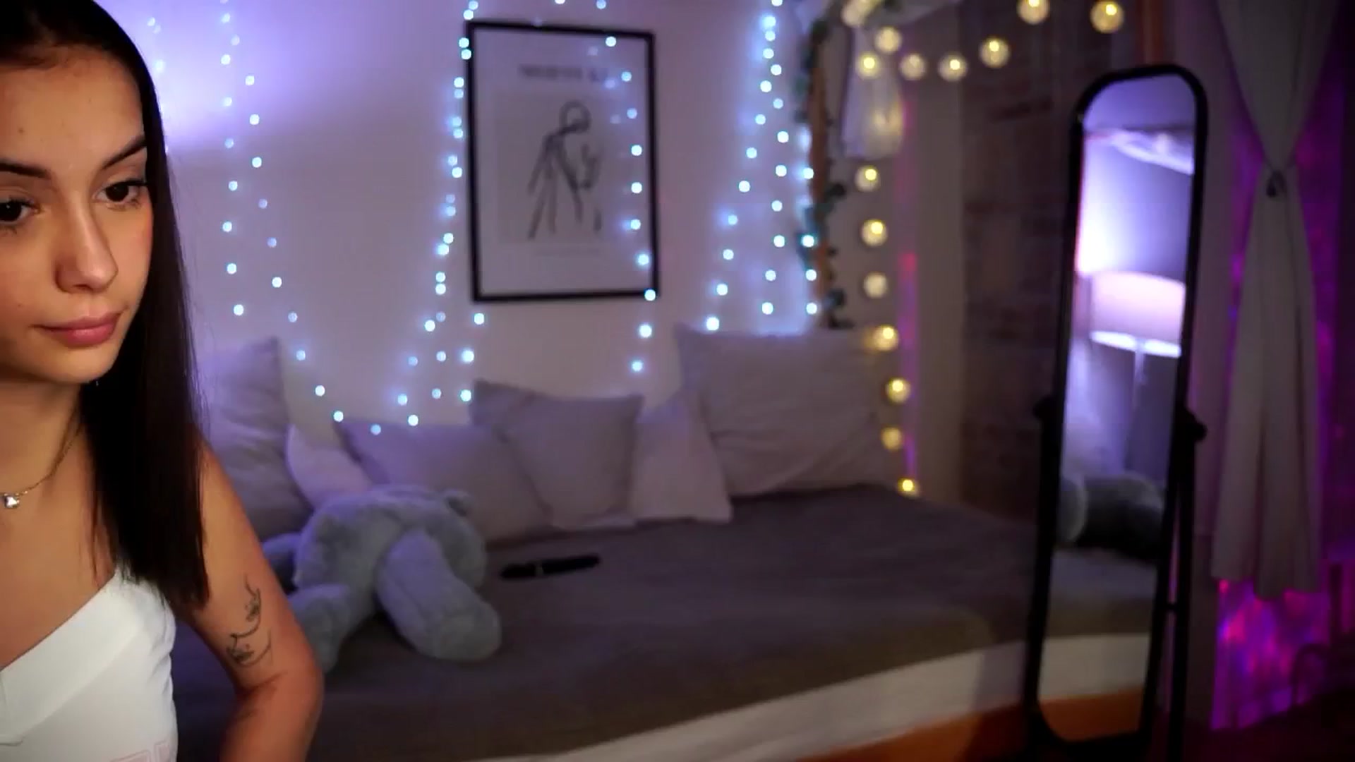 Gallery image thumbnail from Naomii18's myfreecams stream on, 10/04/2024, 18:09 image 17 of 20