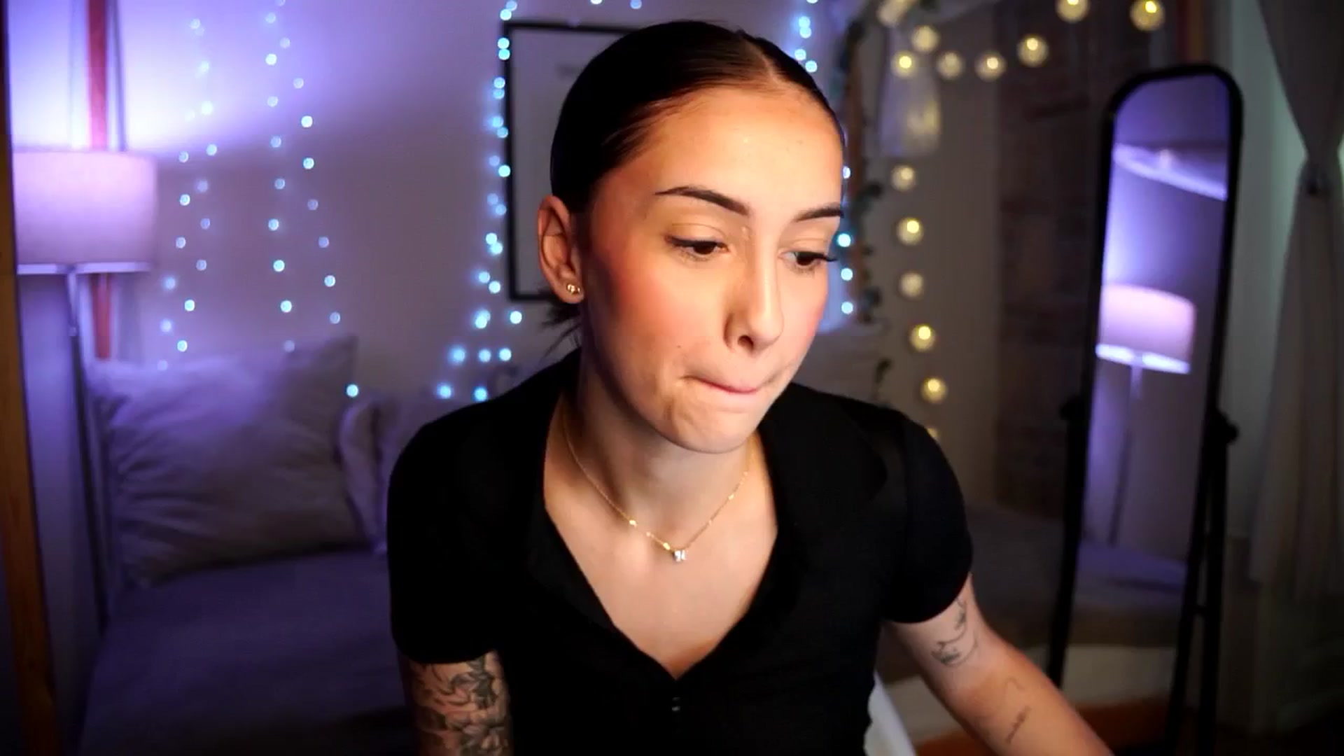 Gallery image thumbnail from Naomii18's myfreecams stream on, 10/06/2024, 11:05 image 10 of 20