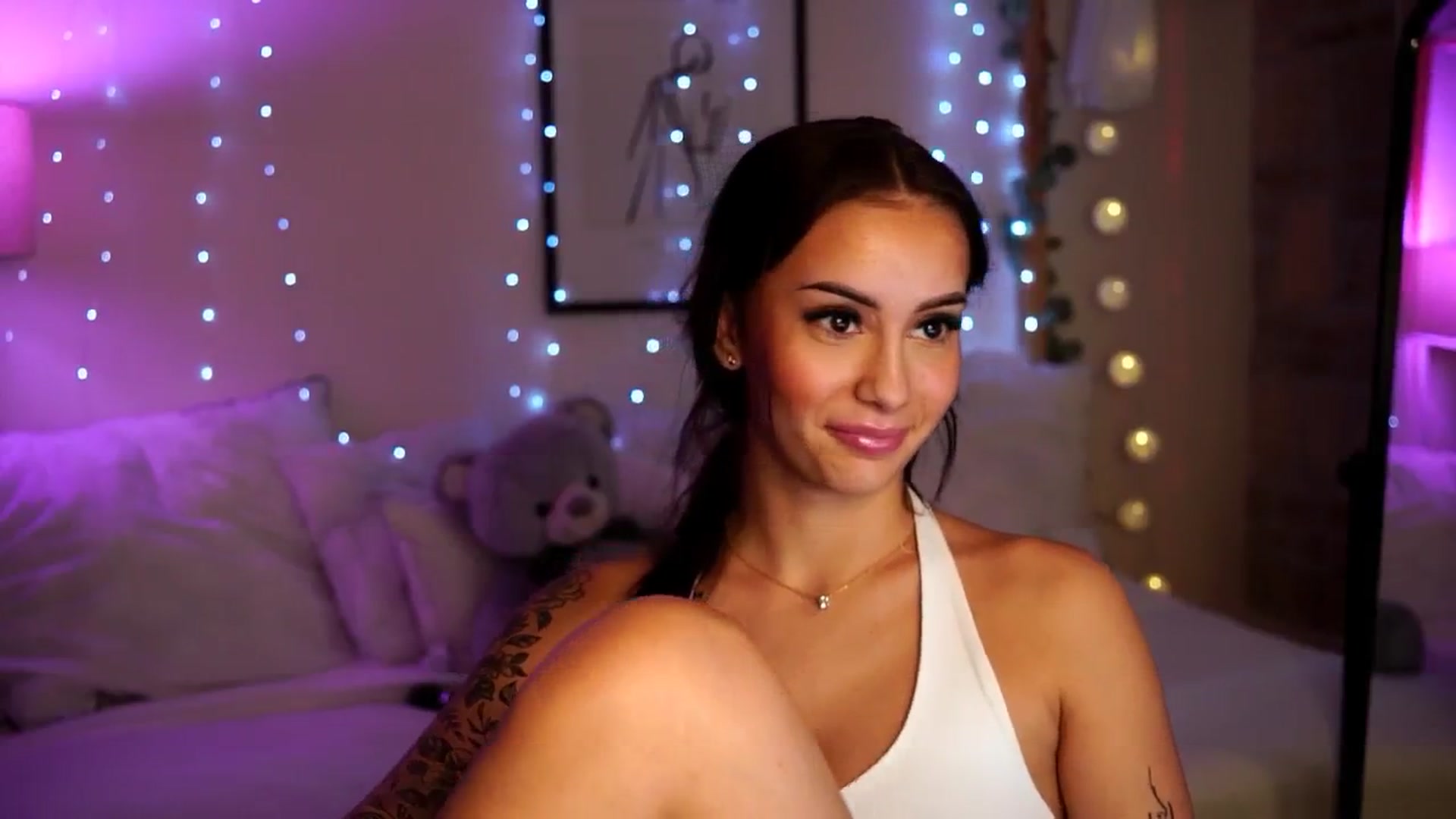 Gallery image thumbnail from Naomii18's myfreecams stream on, 10/11/2024, 13:38 image 16 of 20