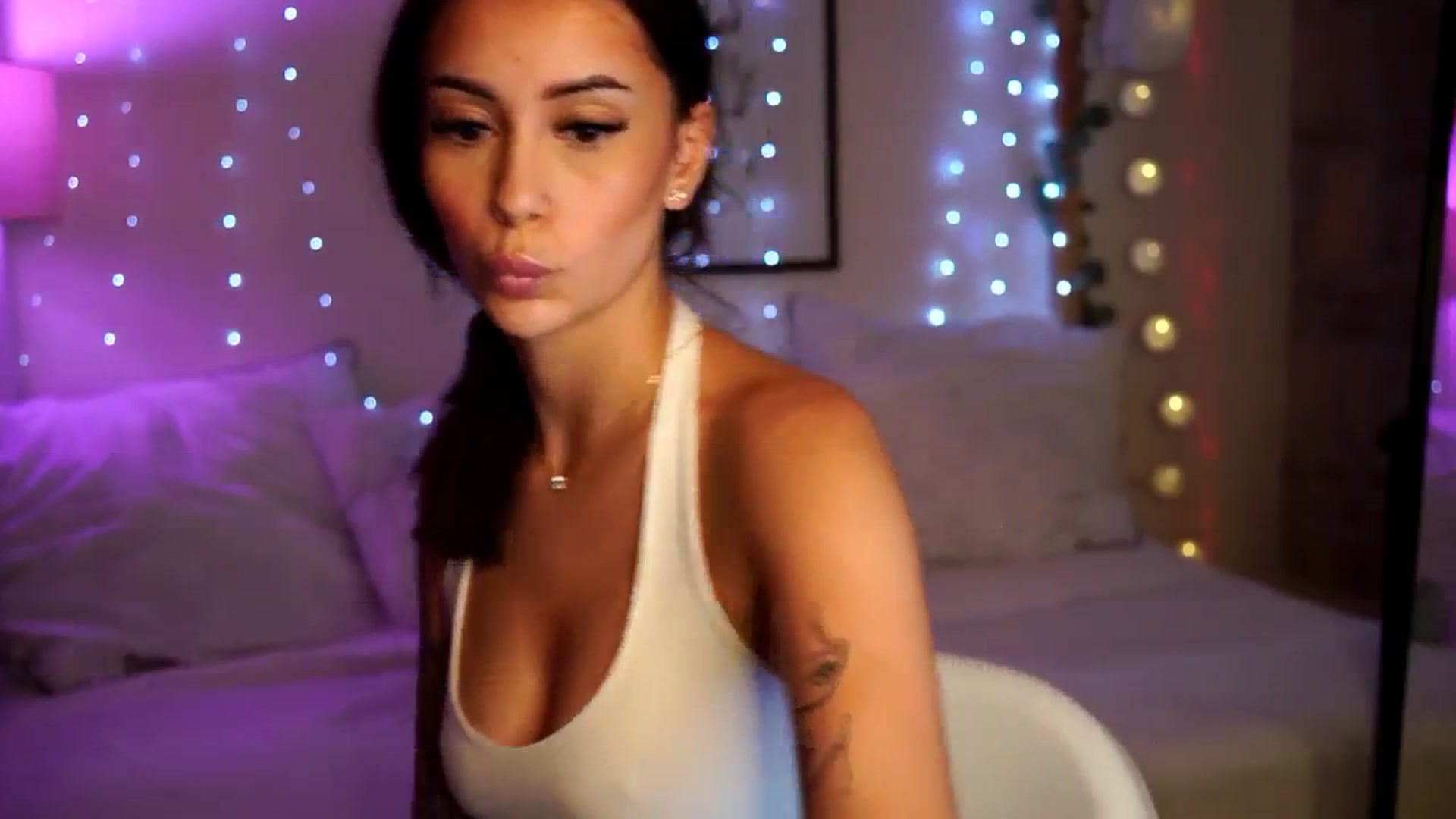 Gallery image thumbnail from Naomii18's myfreecams stream on, 10/11/2024, 13:38 image 4 of 20