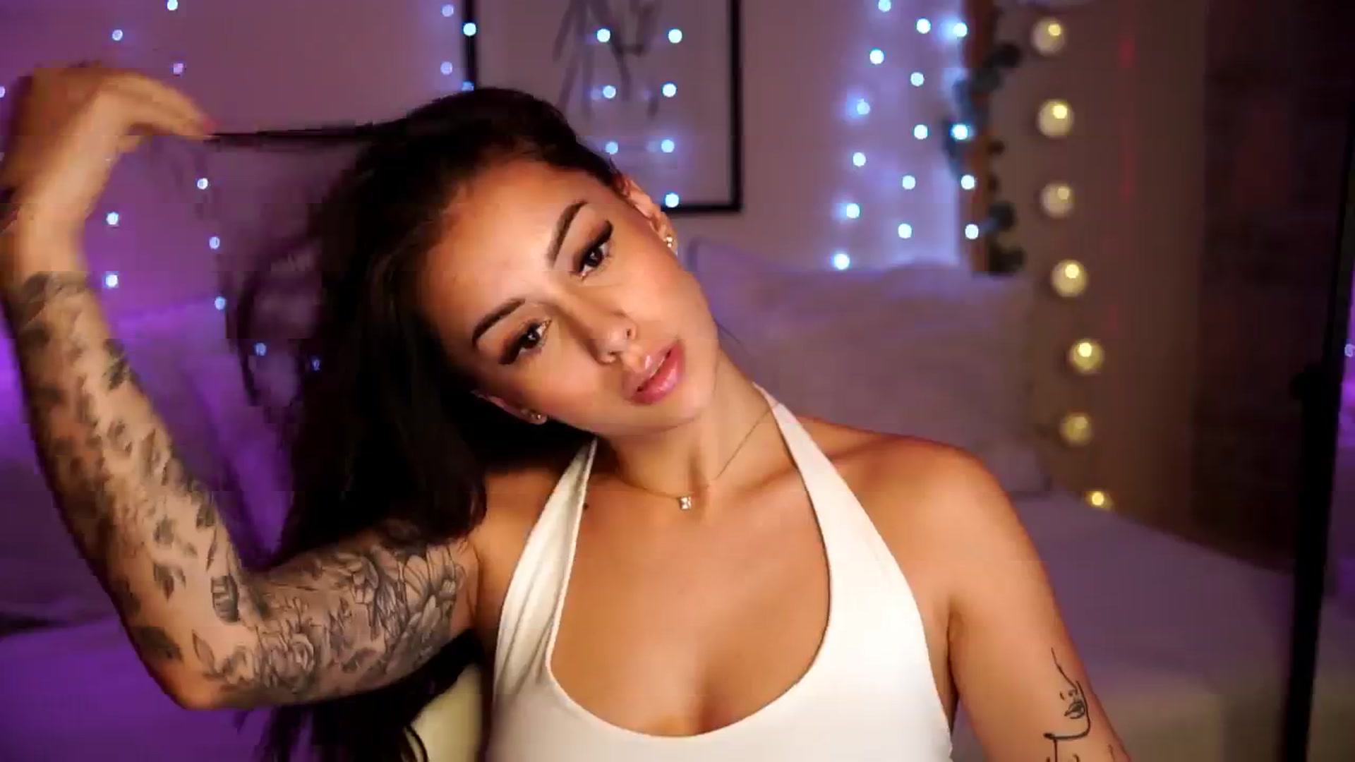 Gallery image thumbnail from Naomii18's myfreecams stream on, 10/11/2024, 18:22 image 10 of 20