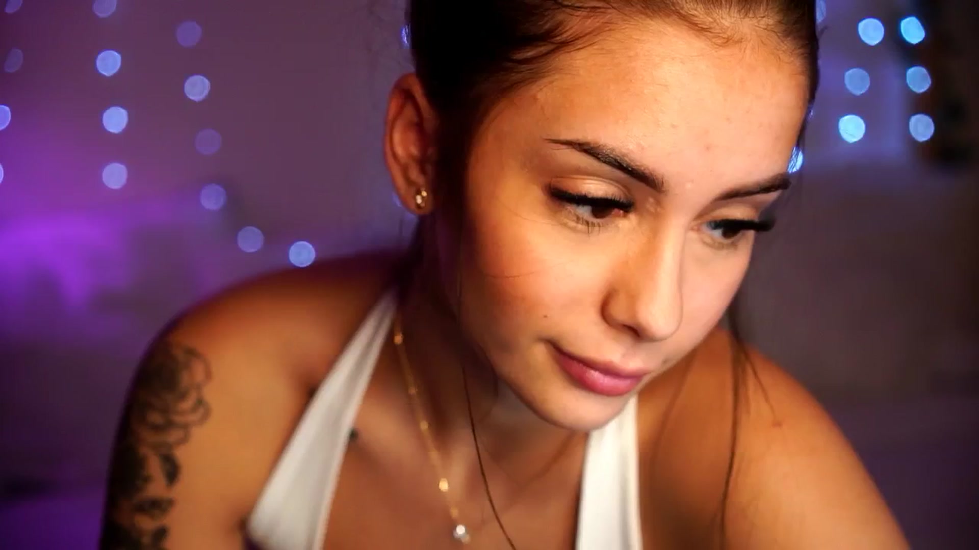 Gallery image thumbnail from Naomii18's myfreecams stream on, 10/11/2024, 18:22 image 18 of 20