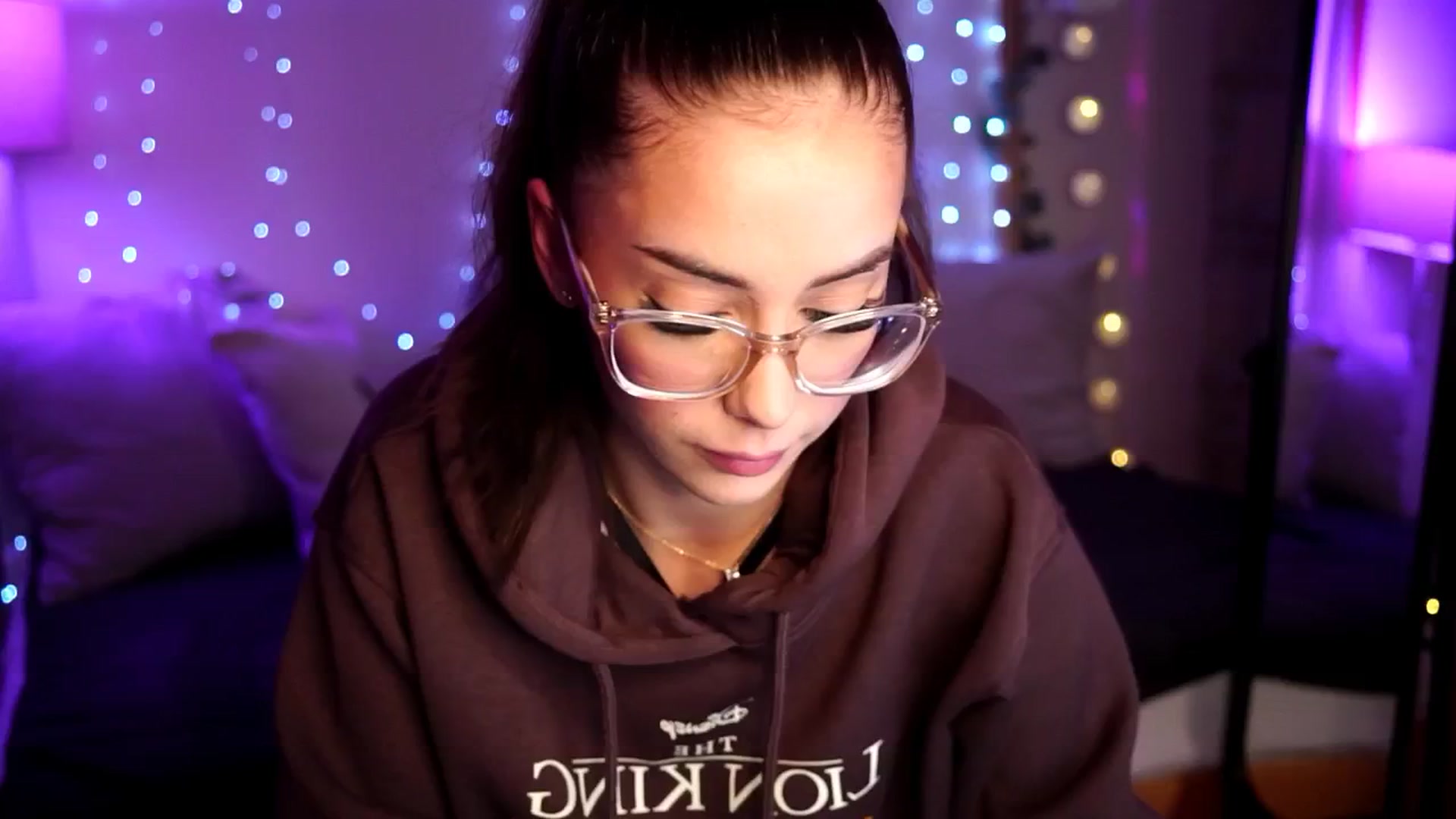 Gallery image thumbnail from Naomii18's myfreecams stream on, 10/13/2024, 16:13 image 4 of 20