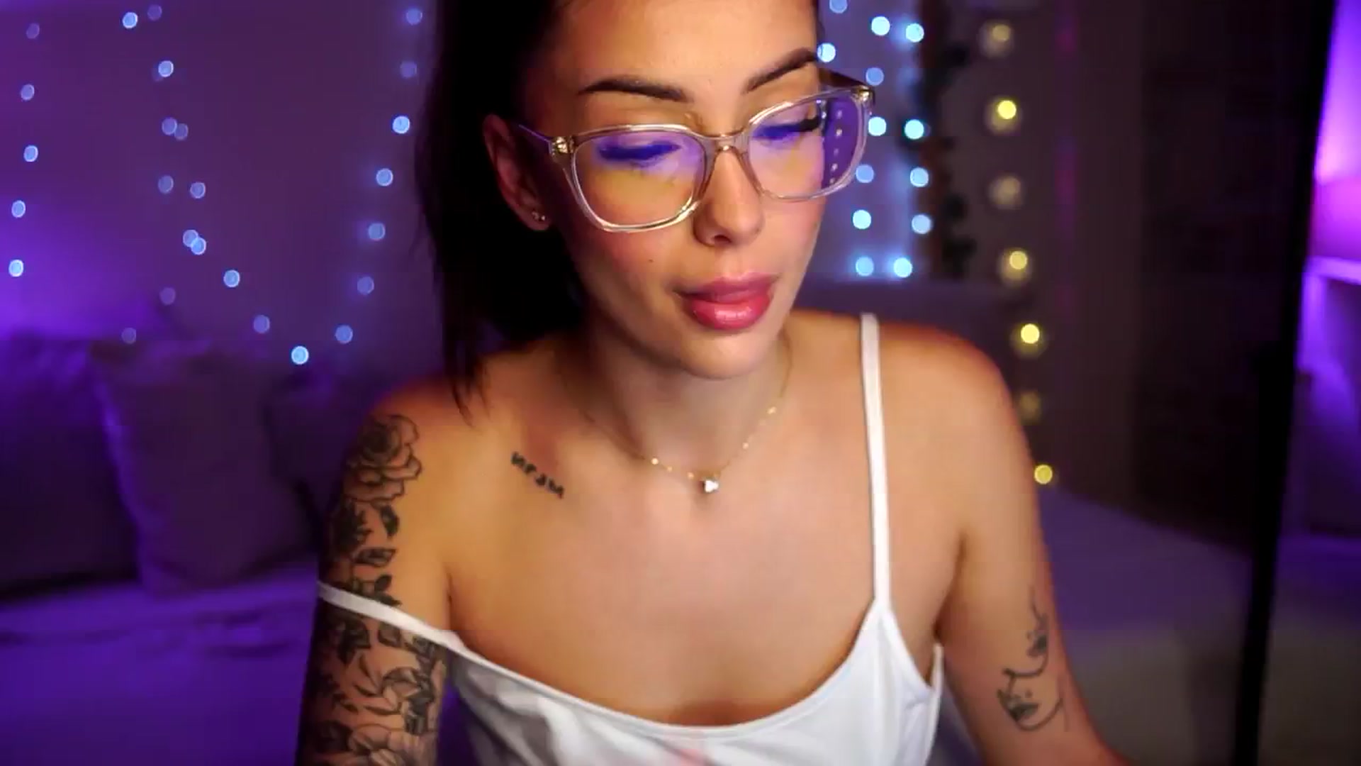 Gallery image thumbnail from Naomii18's myfreecams stream on, 10/13/2024, 17:11 image 2 of 20
