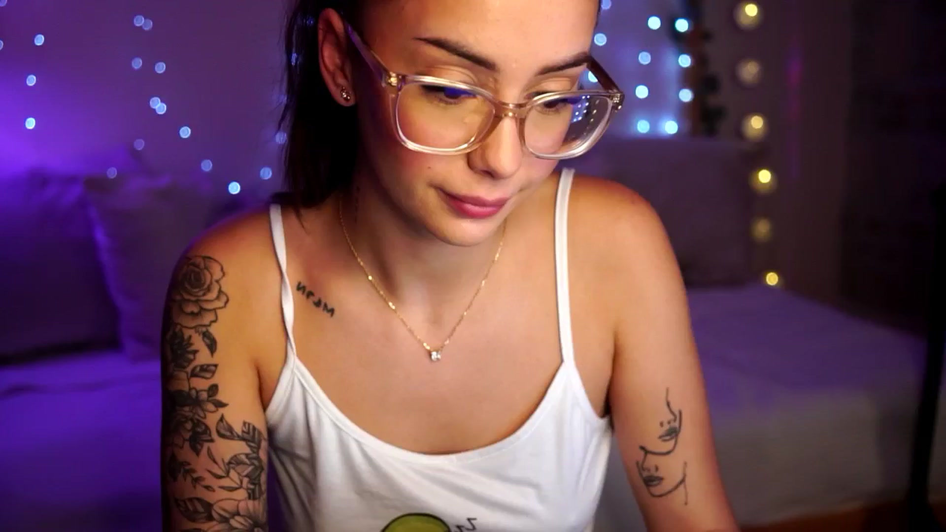 Gallery image thumbnail from Naomii18's myfreecams stream on, 10/13/2024, 17:11 image 10 of 20