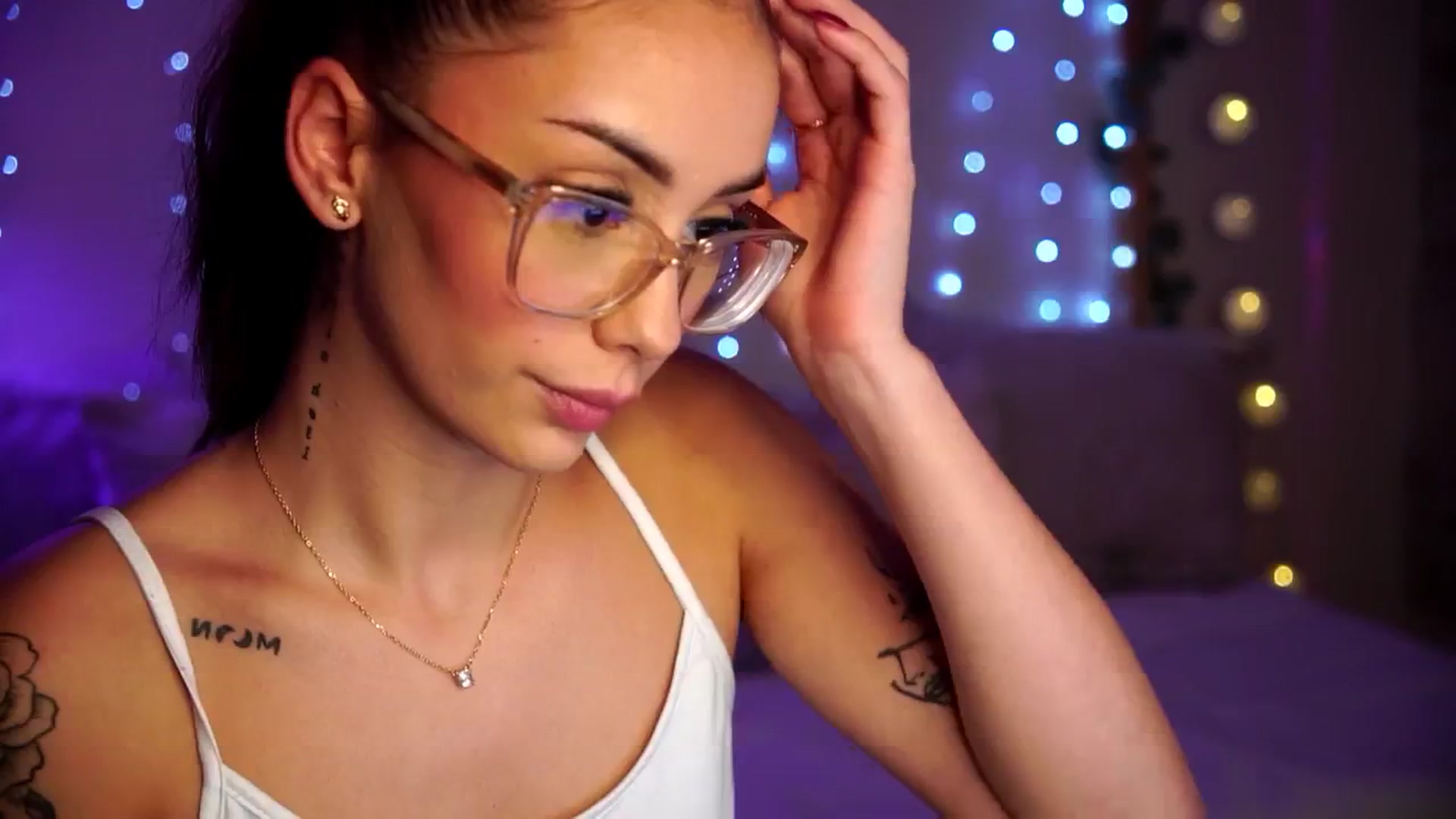 Gallery image thumbnail from Naomii18's myfreecams stream on, 10/13/2024, 17:11 image 16 of 20