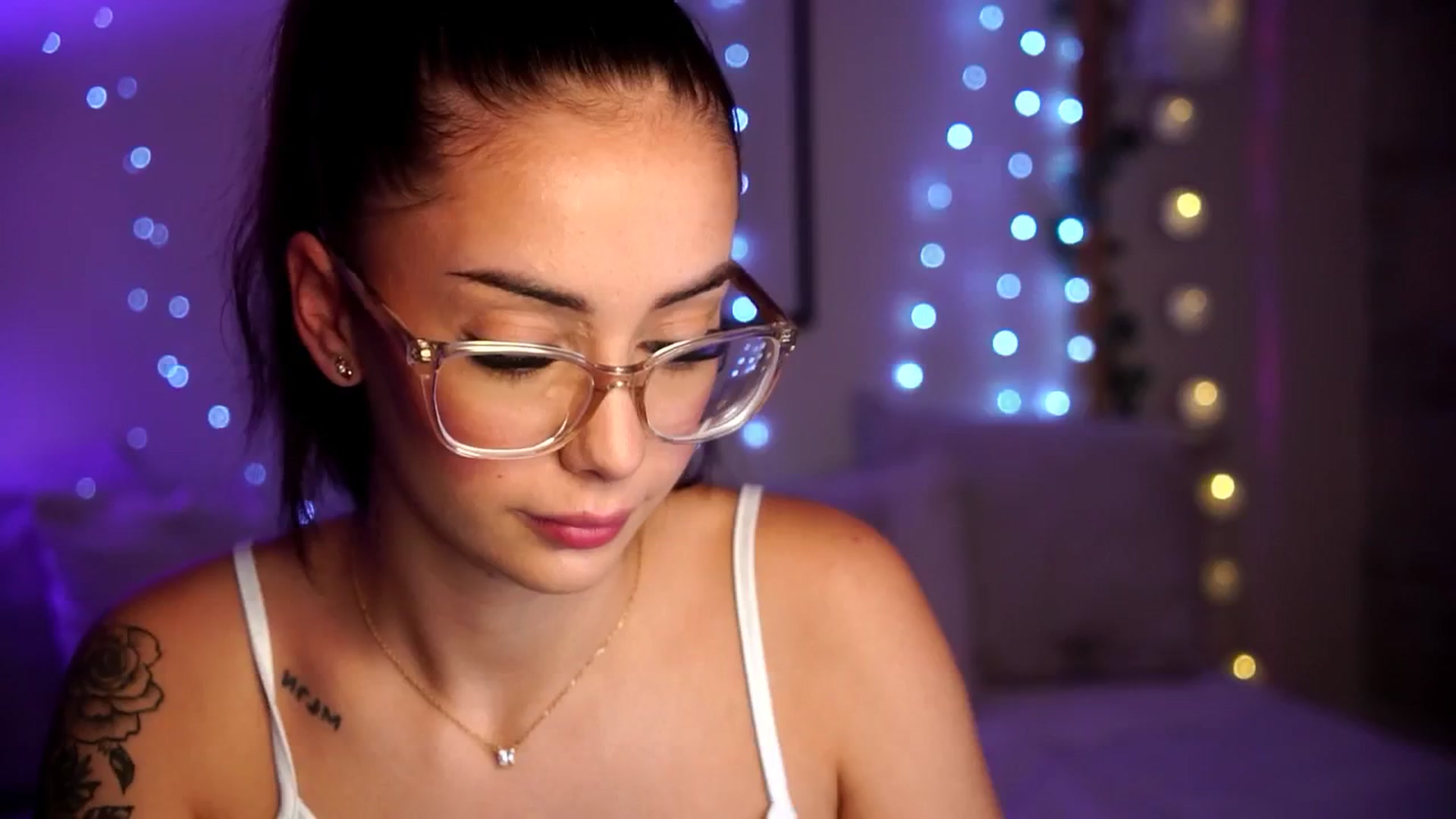 Gallery image thumbnail from Naomii18's myfreecams stream on, 10/13/2024, 17:11 image 18 of 20