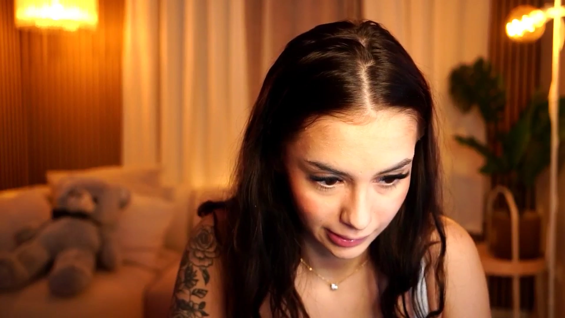 Gallery image thumbnail from Naomii18's myfreecams stream on, 10/23/2024, 18:24 image 13 of 20